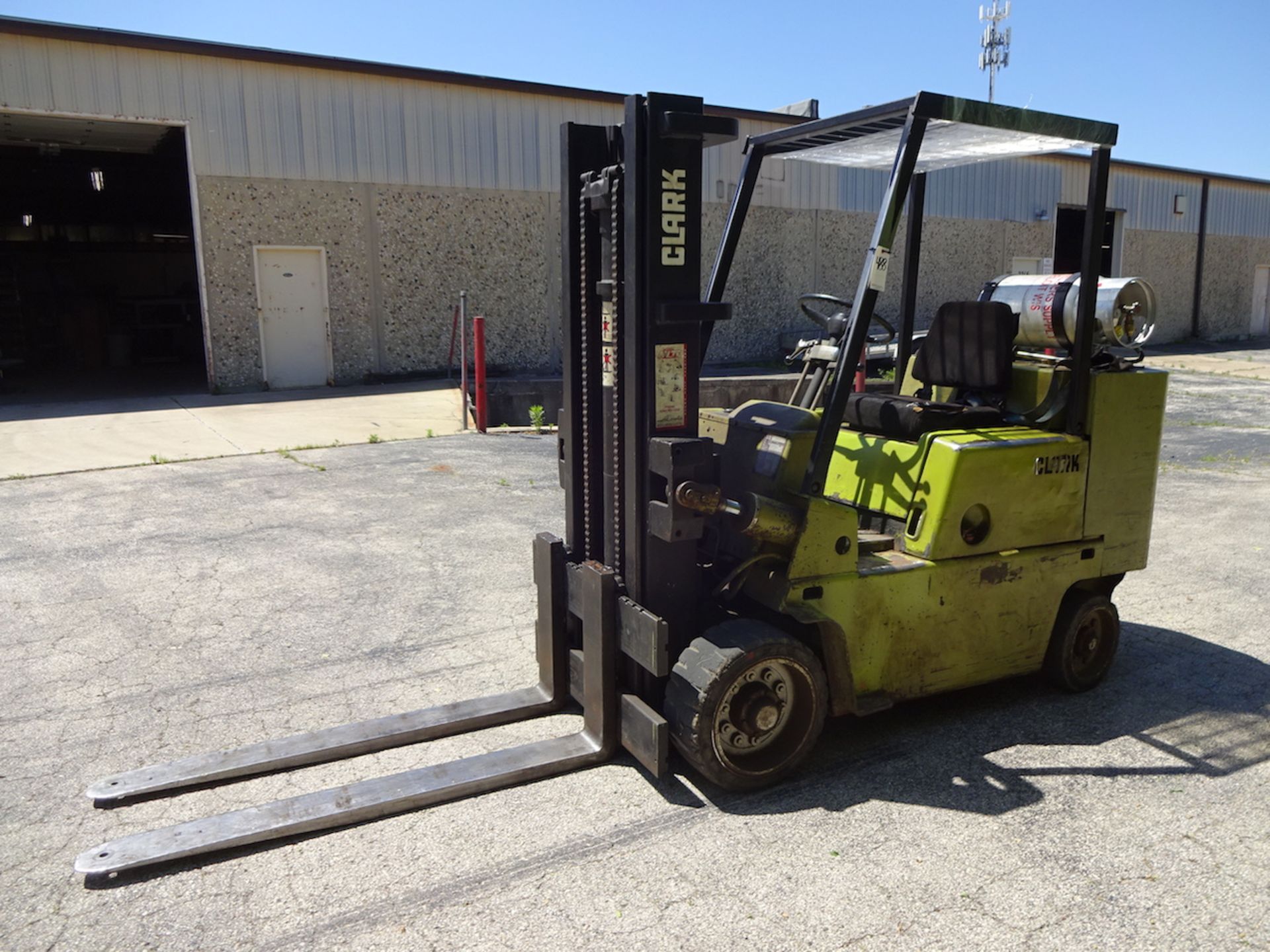 Clark 8000 lb. Model C500 80 LP Forklift Truck, S/N 685 80 4195, 59 in. Forks, Solid Tires, 2- - Image 4 of 4