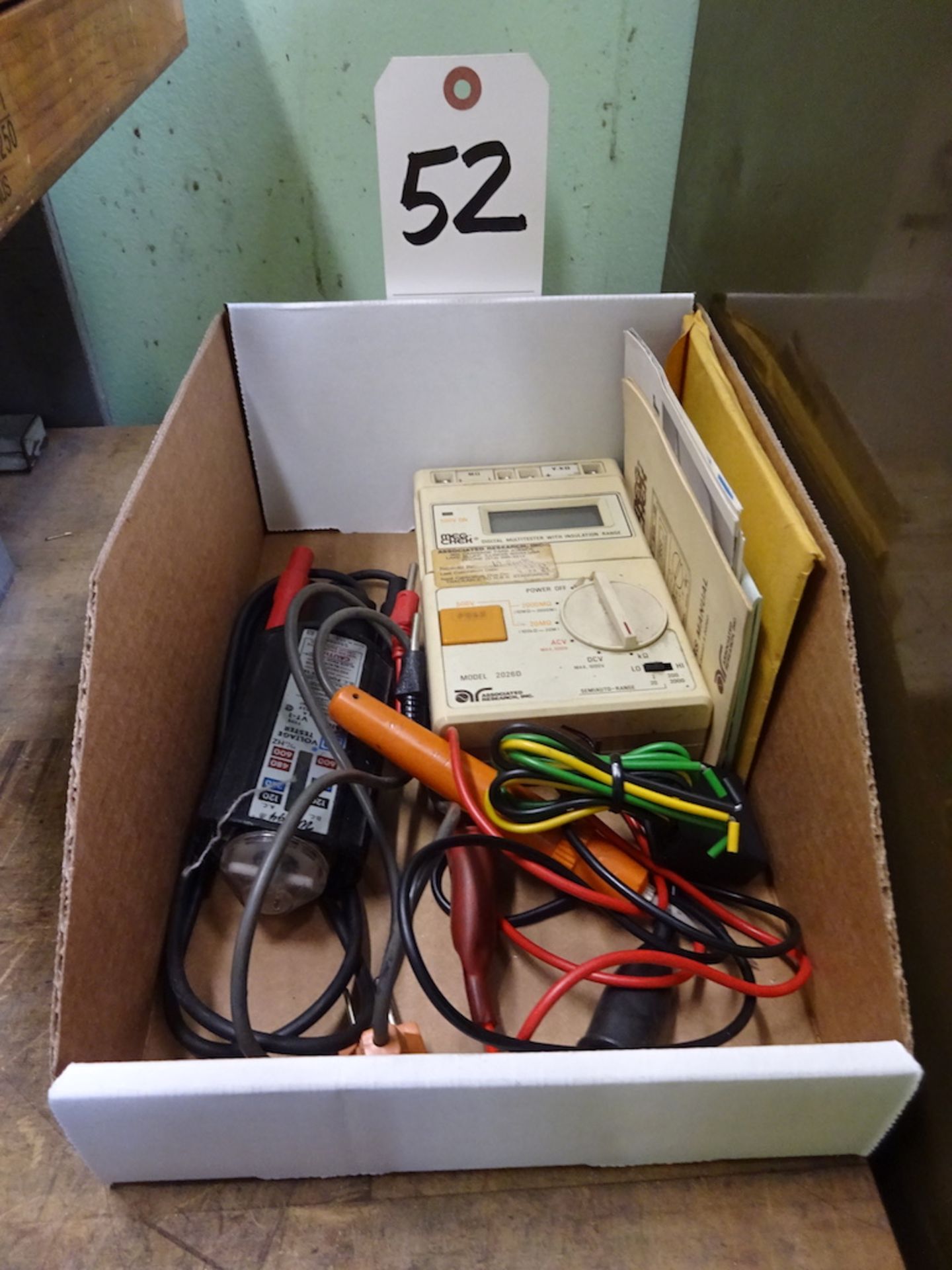 LOT: ASSORTED VOLTAGE TESTERS