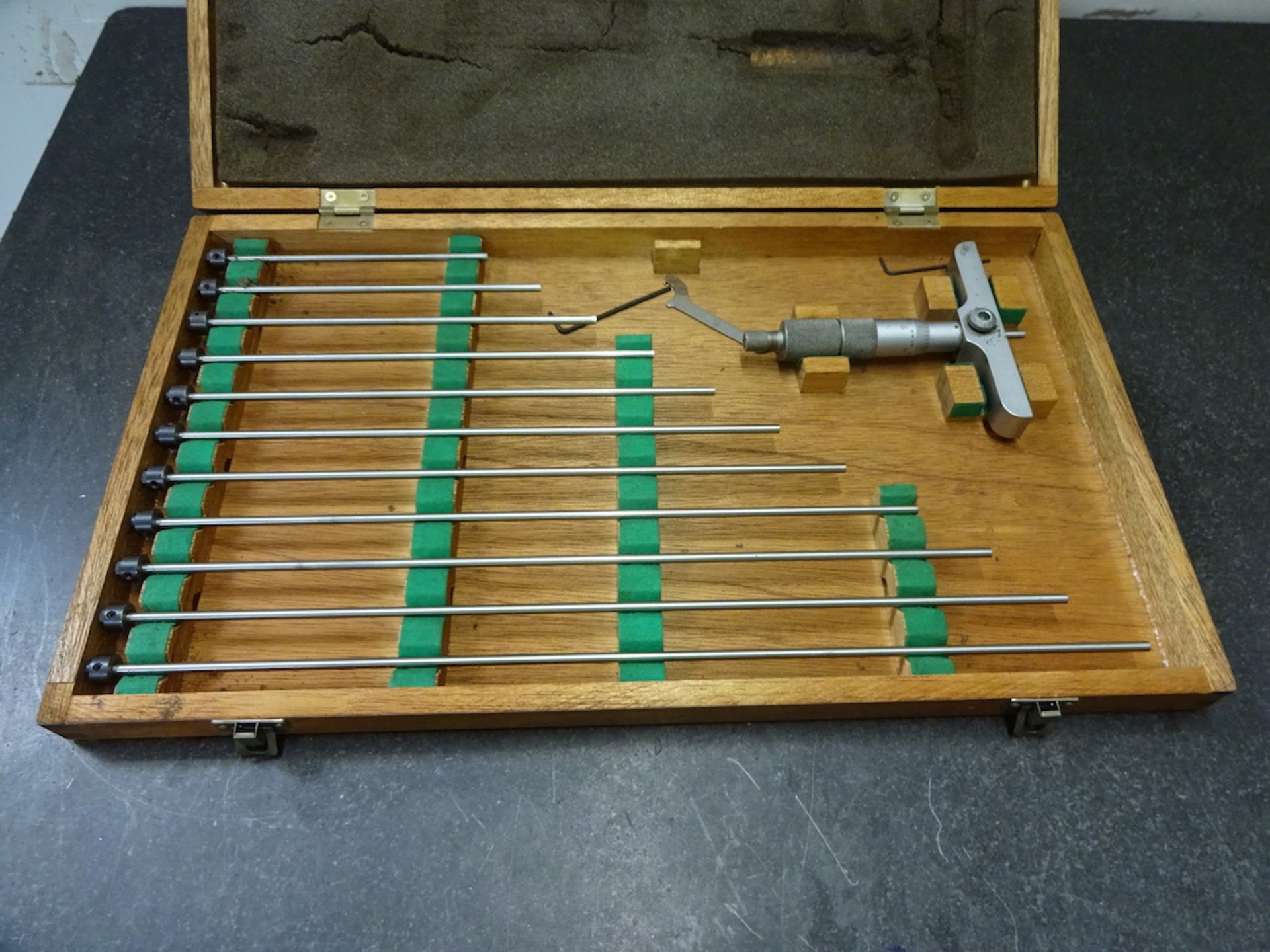 MITUTOYO 4 IN - 12 IN DEPTH MICROMETER