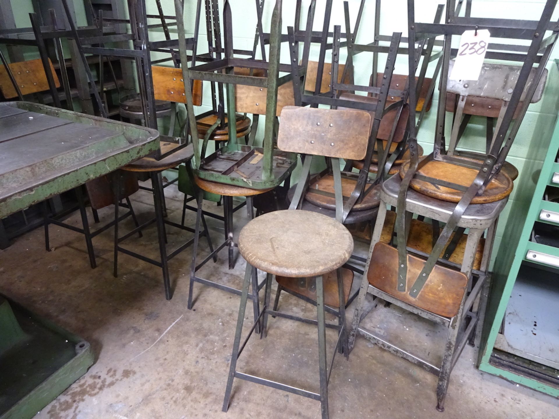 LOT: SHOP STOOLS