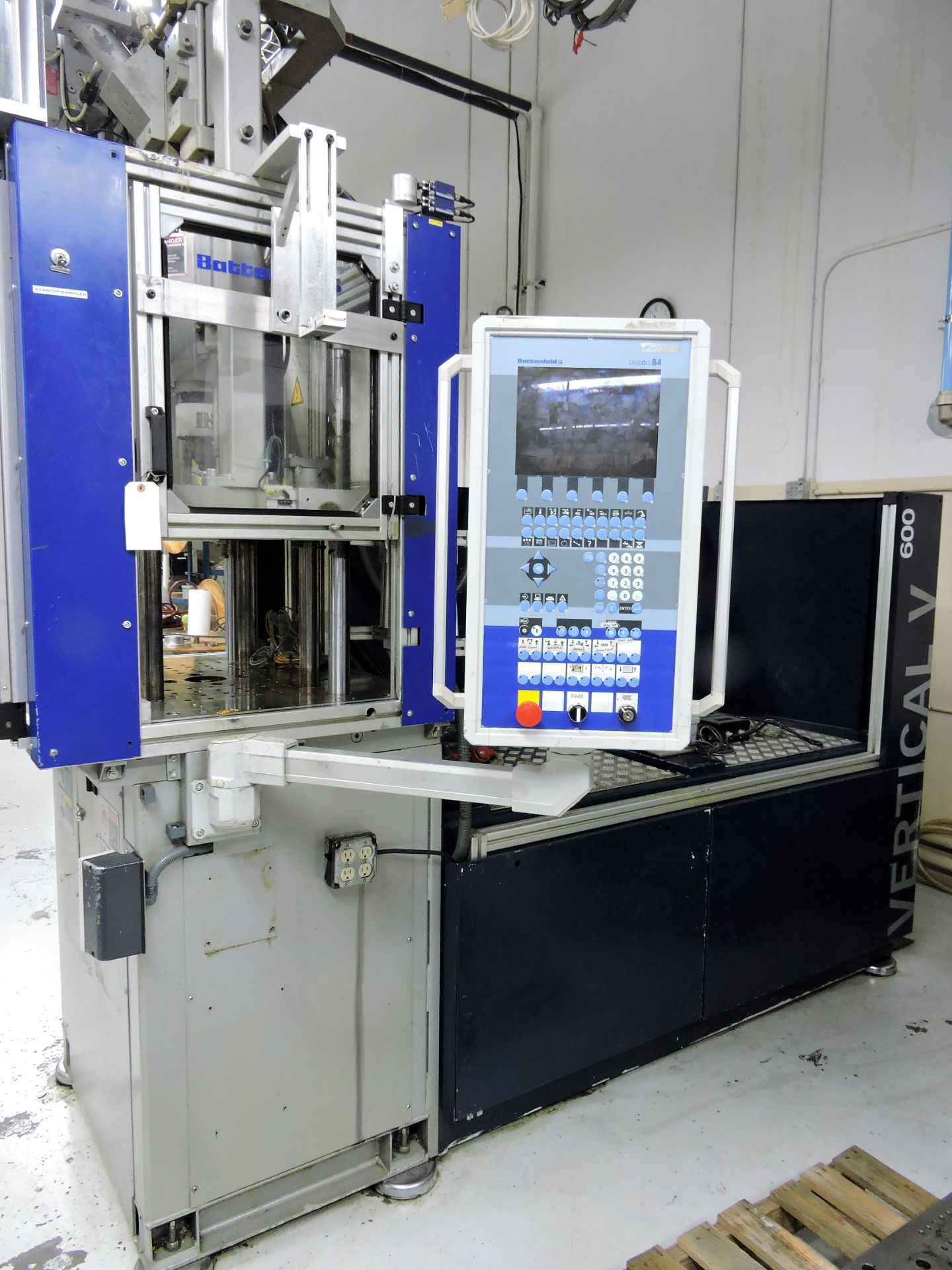 Battenfeld Model Vertical V 600/125 Vertical Plastic Injection Molder (2004) (Sunrise , FL) - Image 21 of 38