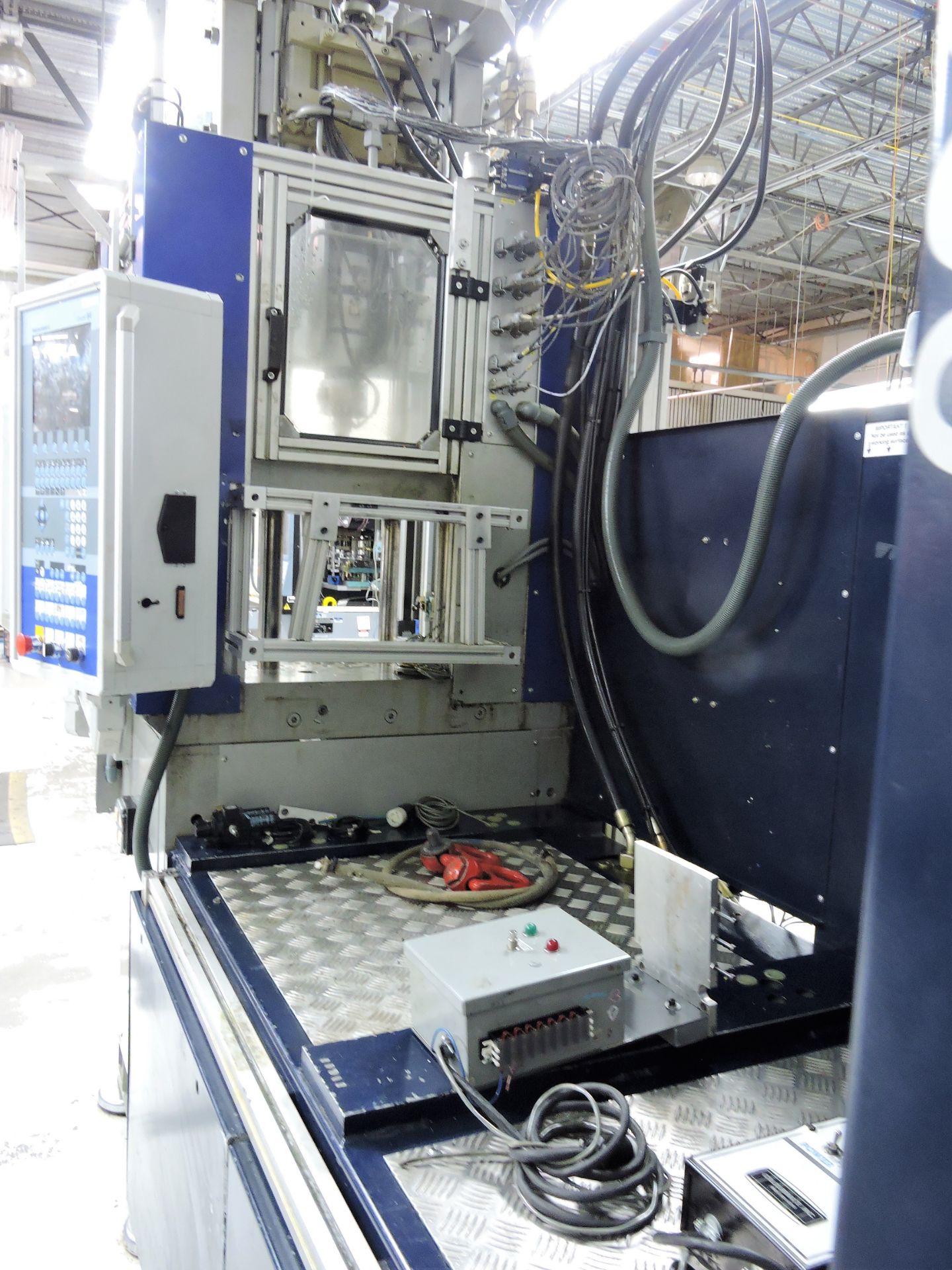 Battenfeld Model Vertical V 600/125 Vertical Plastic Injection Molder (2004) (Sunrise , FL) - Image 27 of 38