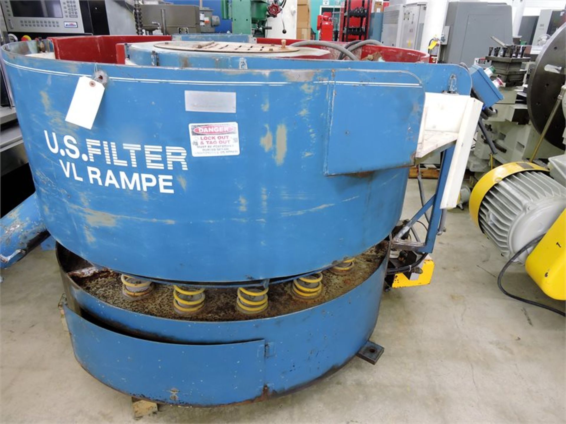 U.S. Filter VL Rampe 12 Cubic Foot Vibratory Finisher S/n 12346 - Image 2 of 4