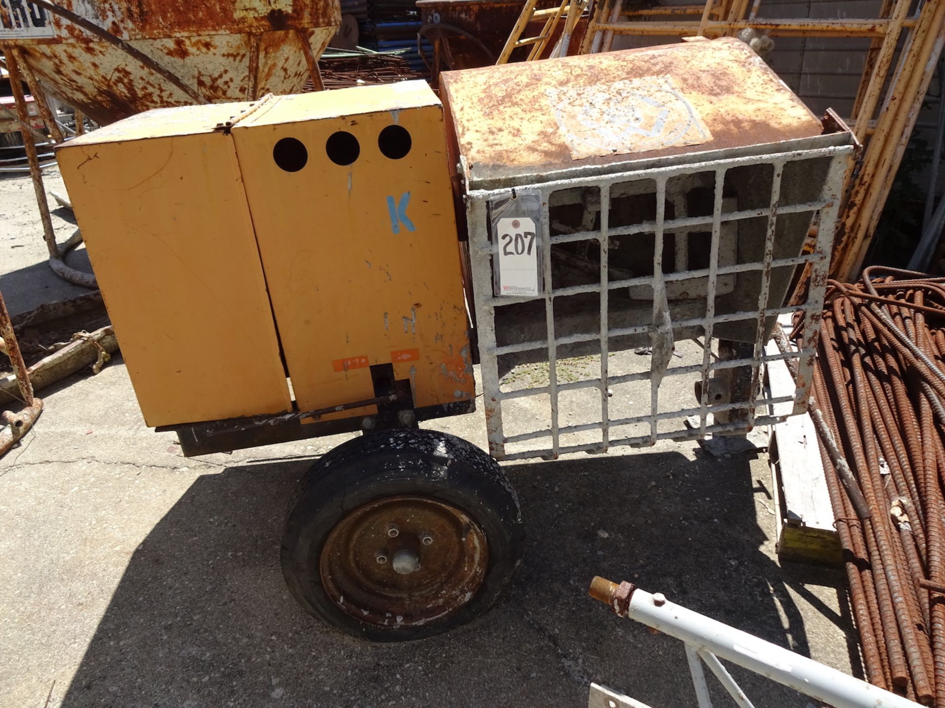 CONCRETE MIXER WITH BRIGGS & STRATTON 8 H.P. GAS ENGINE