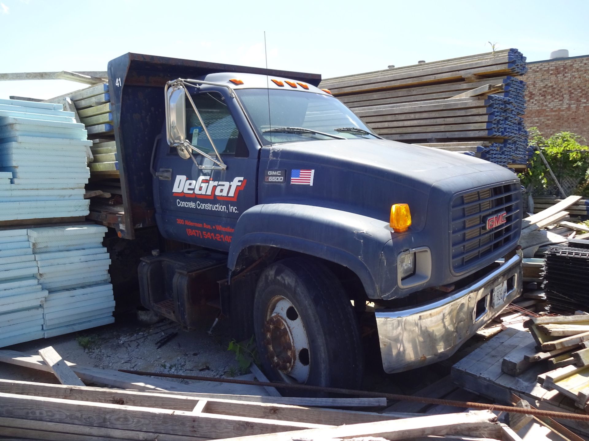 1995 GMC C6500 16' DUMP FLAT BED TRUCK, GVWR 25,950, NO STEERING WHEEL, NO DOOR, SIX SPEED, SHOWS