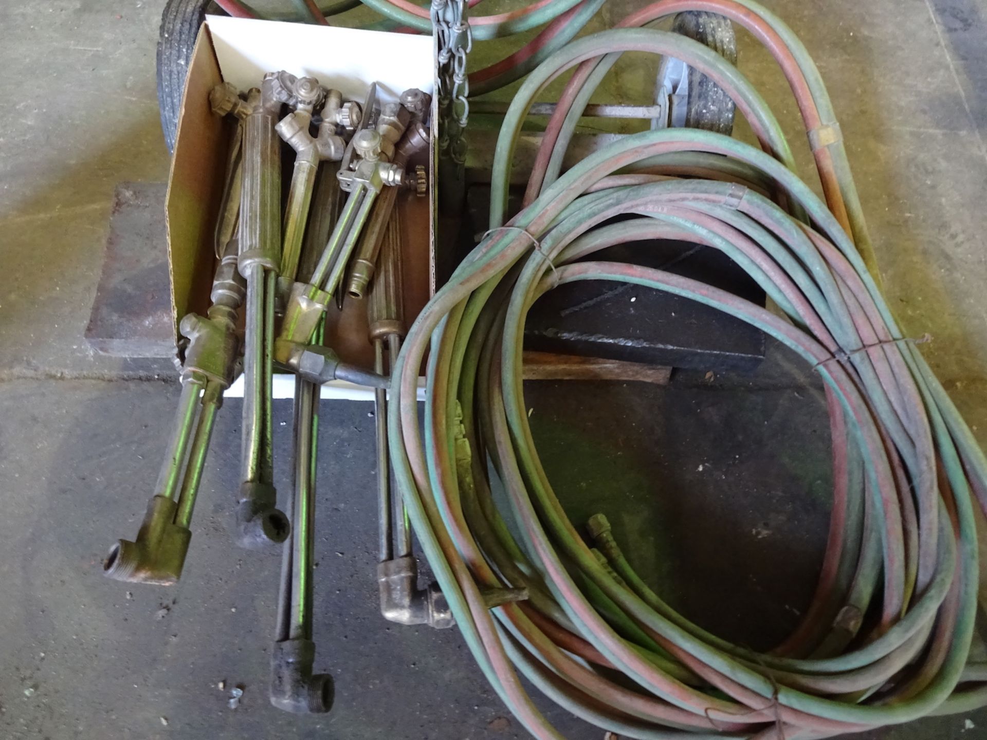 WELDING CART WITH OXYGEN/ACETYLENE GAUGES, LOTS OF TORCHES, HOSES AND FACE SHIELD, NO TANKS - Image 2 of 2