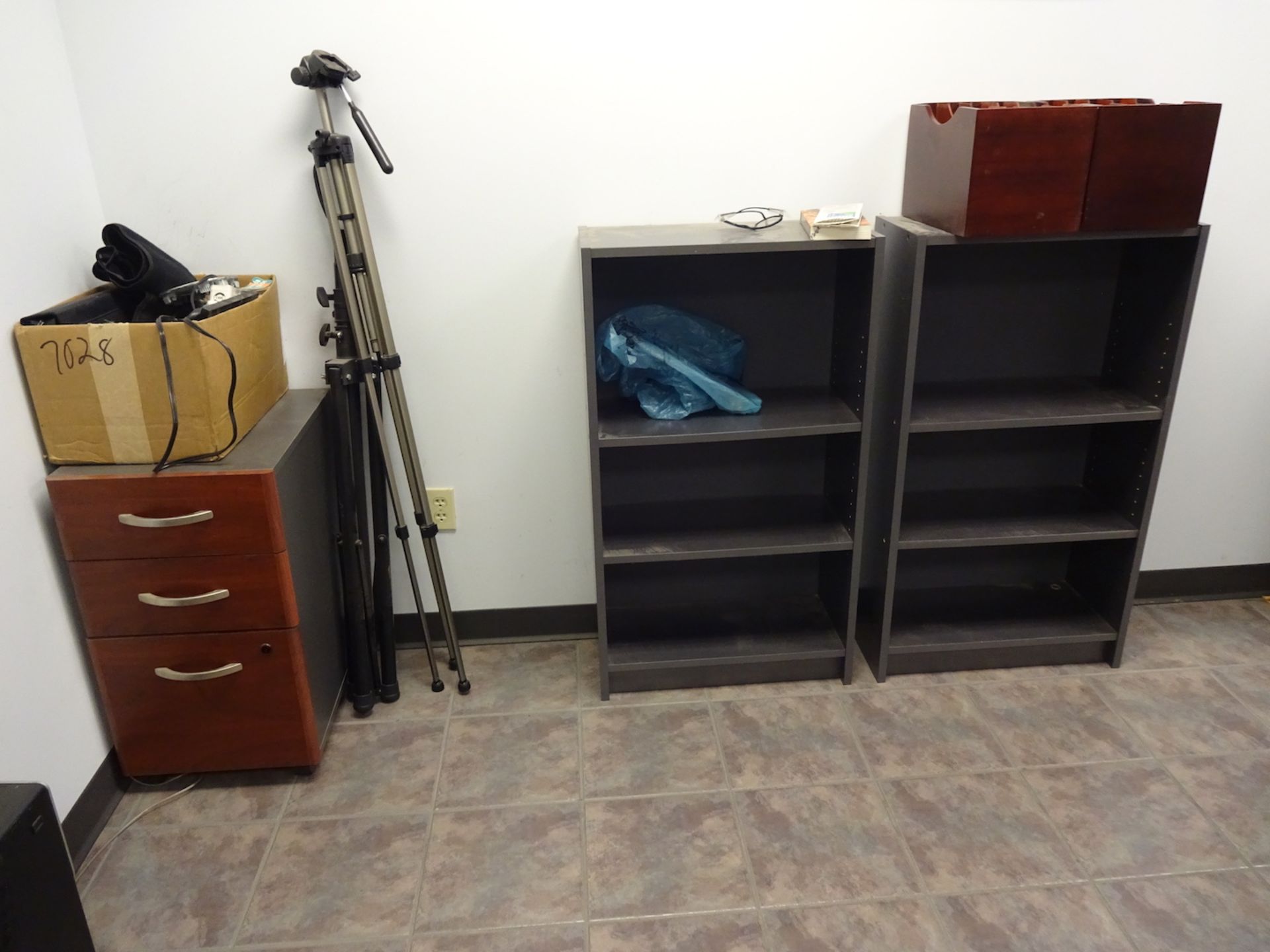 LOT: Desk with Right Hand Return, (2) 2-Drawer File Cabinets, 3-Drawer Unit for Desk, (3) Assorted - Image 2 of 3