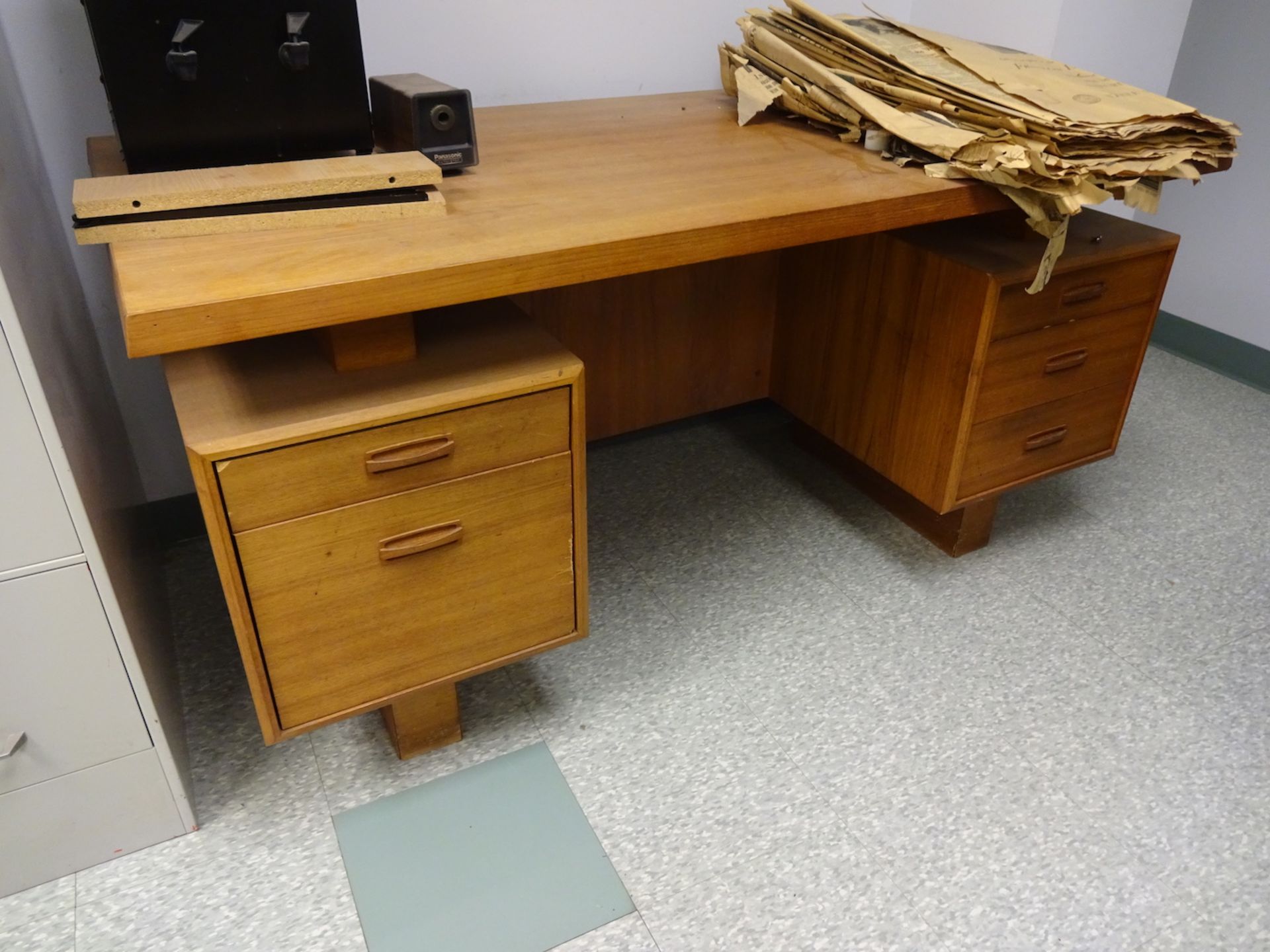 LOT: Desk with Right Hand Return, Double Pedestal Desk, Corner Desk, (3) Chairs - Image 2 of 3