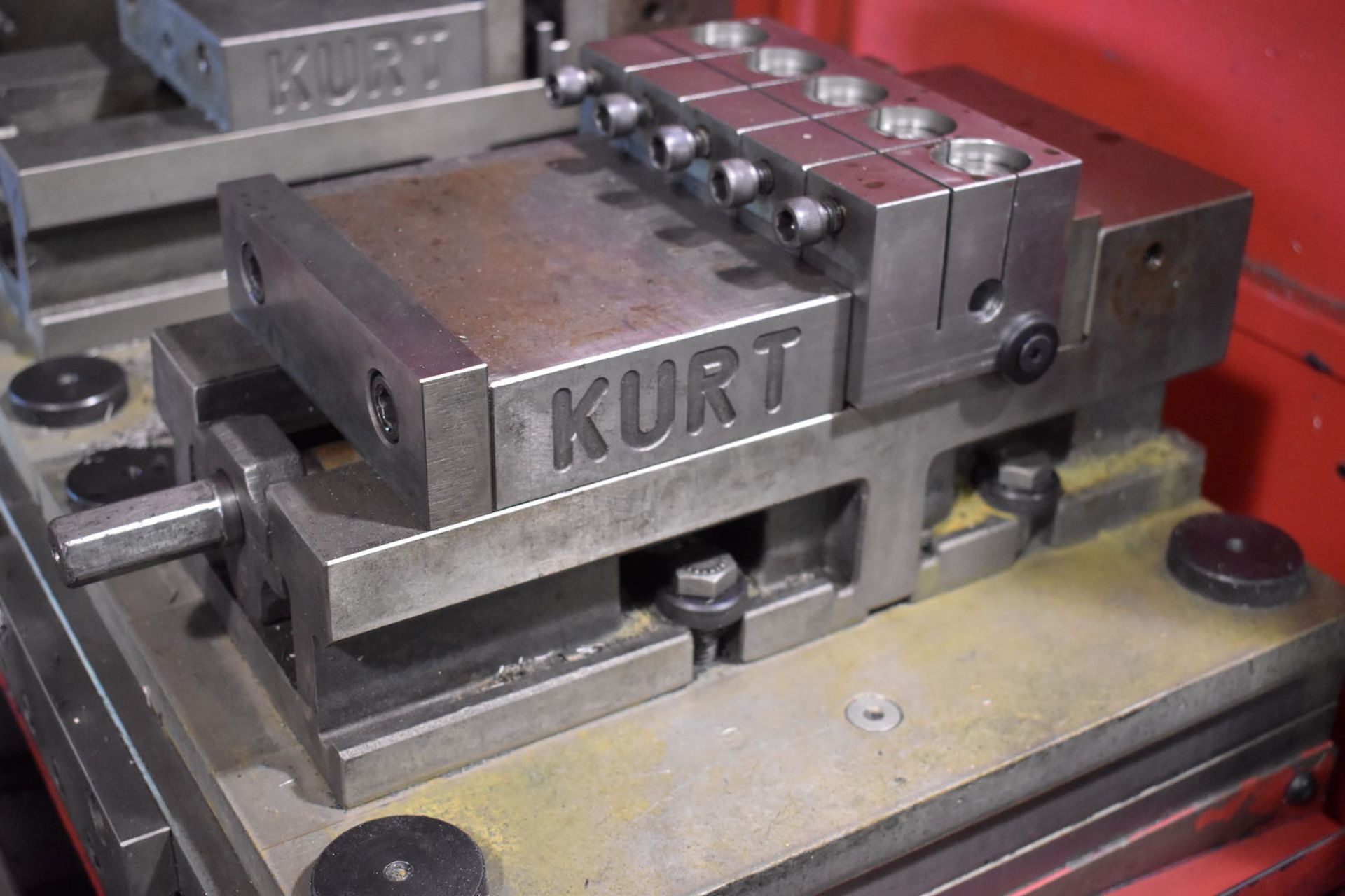 Kurt 6 in. Machine Vise