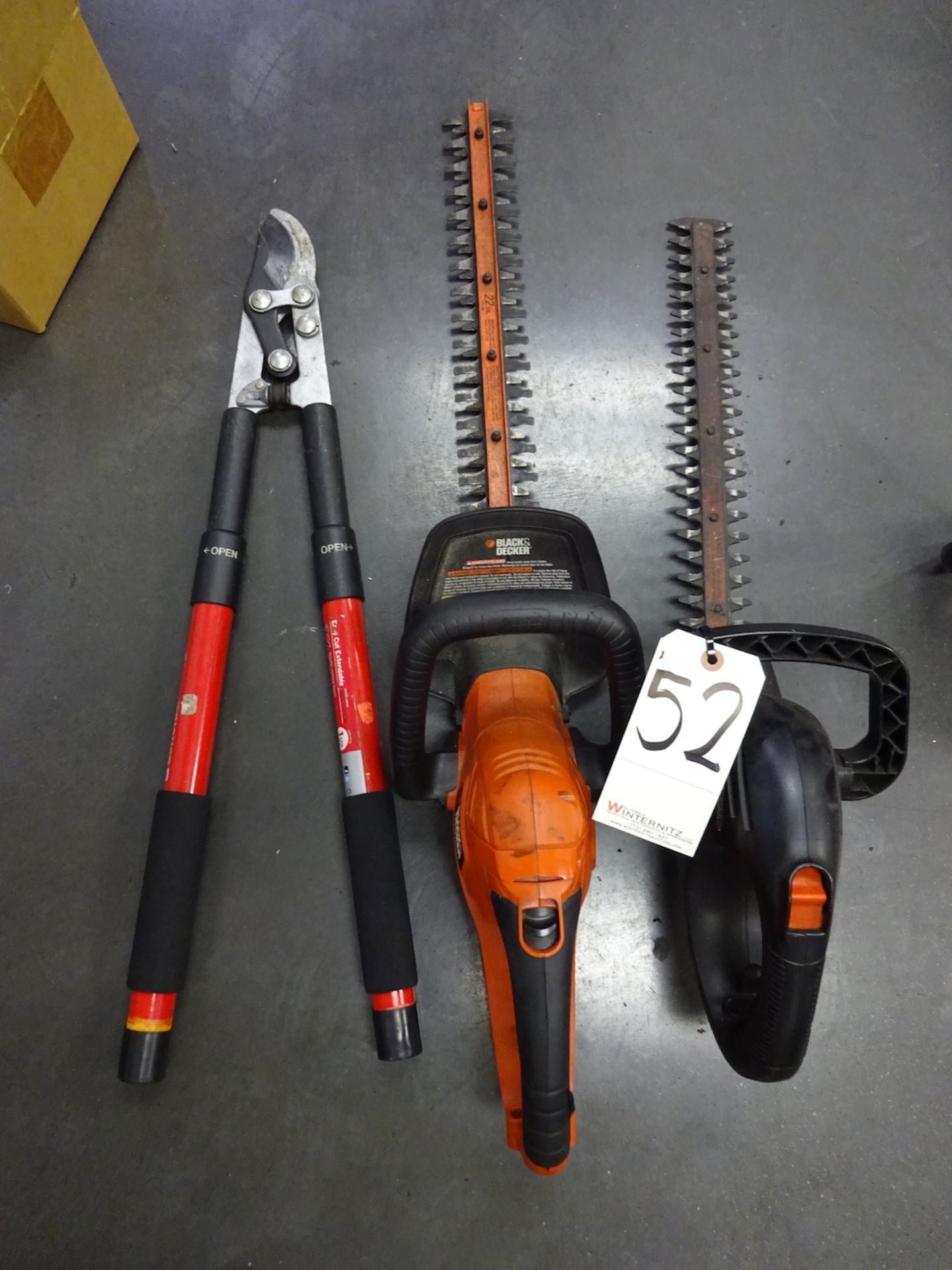 LOT: (2) Black & Decker Hedge Trimmers, Easy Cut Extendable Pruning Shear