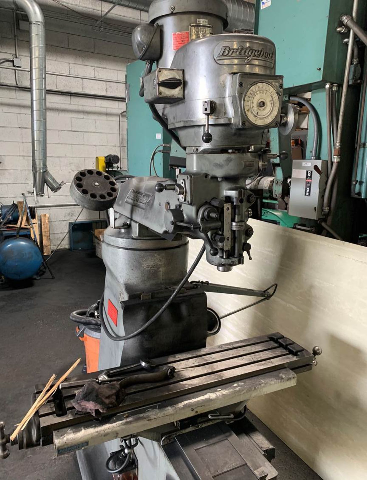 BRIDGEPORT 2HP VERTICAL MILLING MACHINE (LOCATION – SCHAUMBURG, IL) - Image 2 of 3