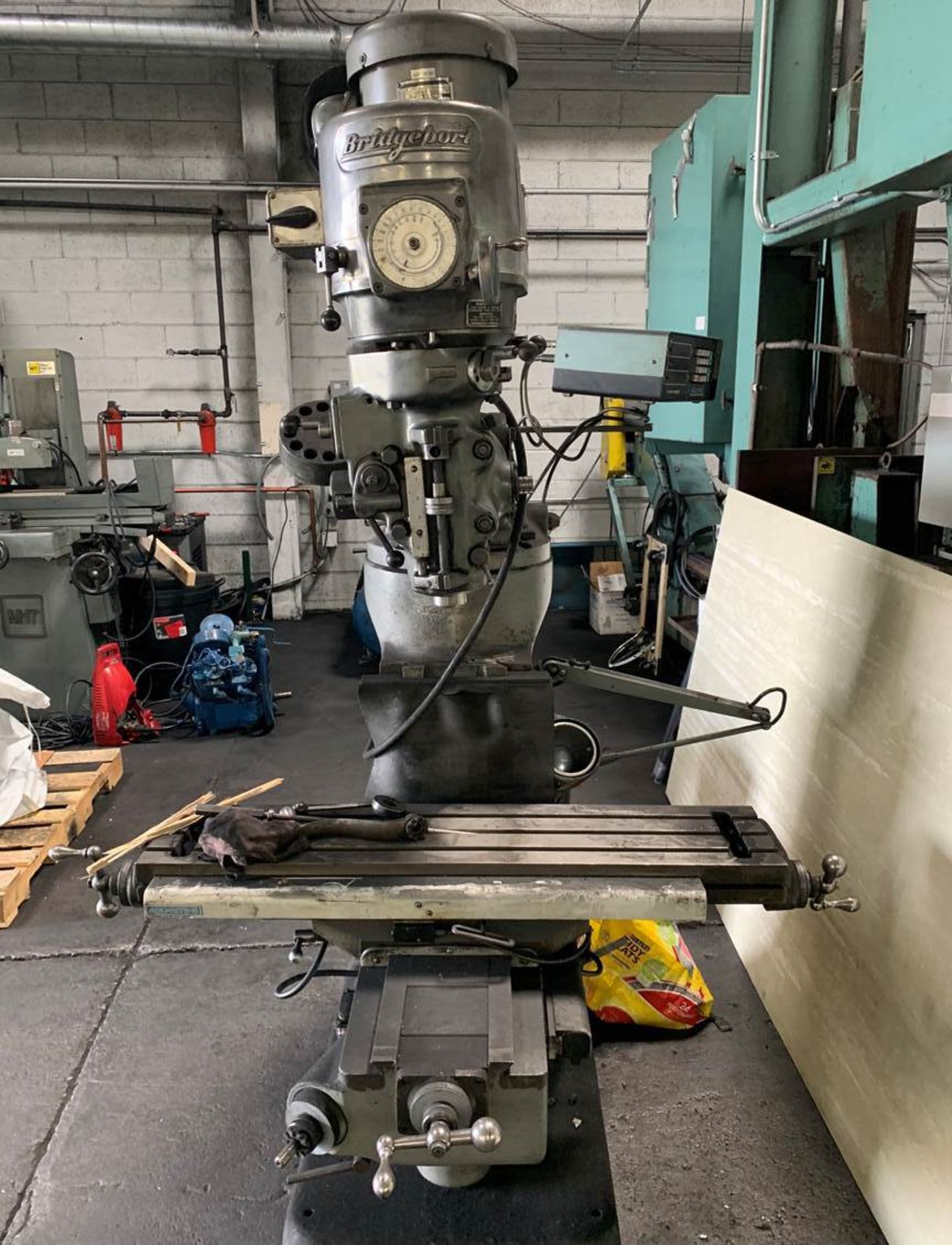 BRIDGEPORT 2HP VERTICAL MILLING MACHINE (LOCATION – SCHAUMBURG, IL)