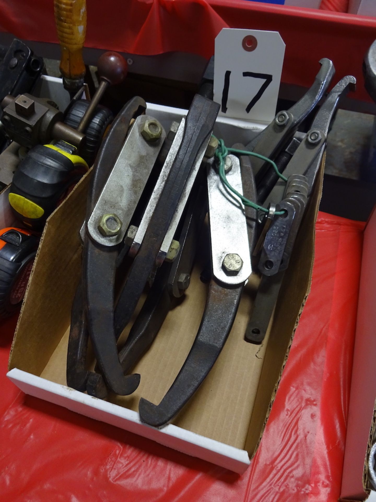 LOT: Assorted Gear Pullers