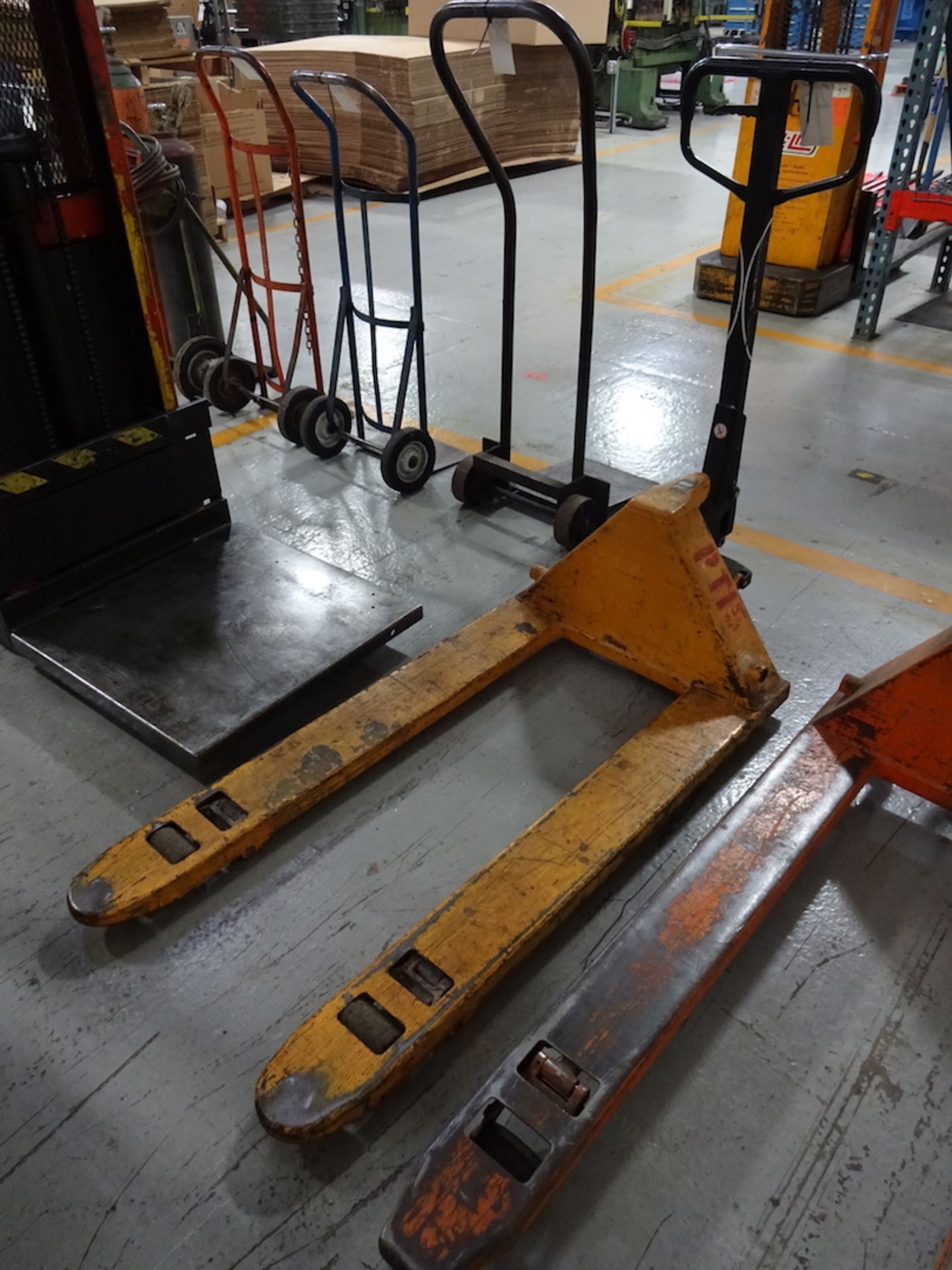 E-Z Lift Hydraulic Pallet Jack - Image 2 of 2