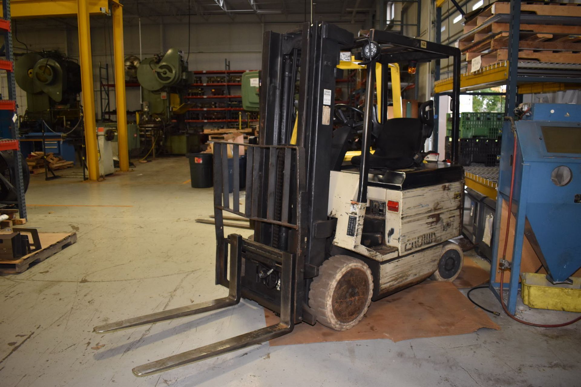 Crown 3700 lb. Model 40FCTT Electric Forklift, S/N 9A107659, Triple Mast, Side Shift, Non-Marking