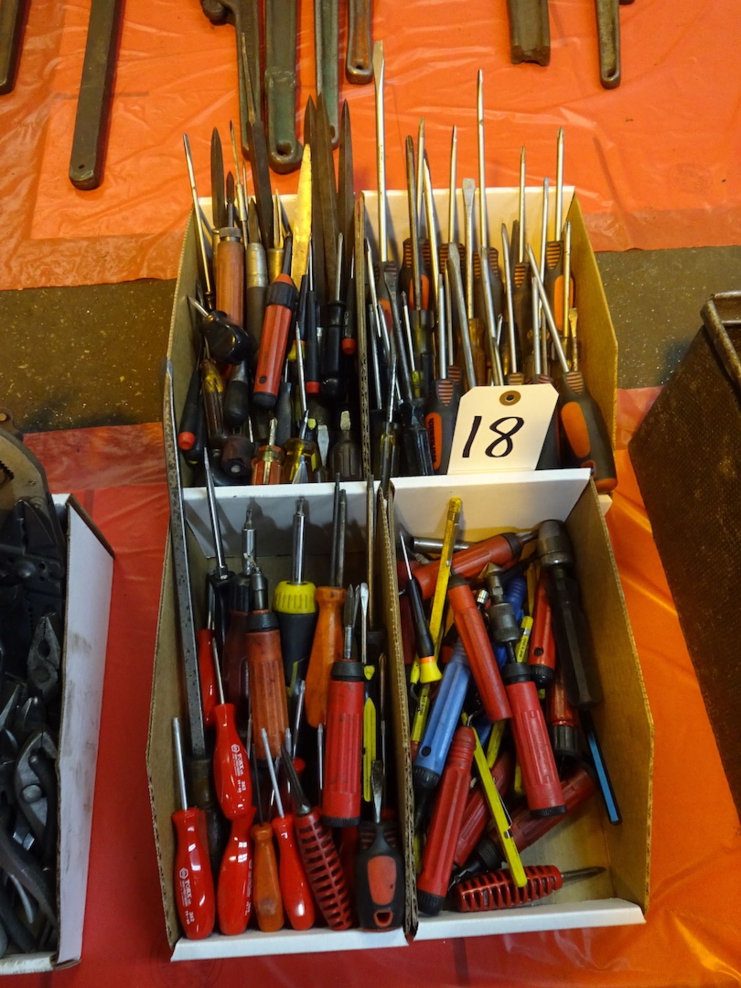 LOT: Assorted Screw Drivers