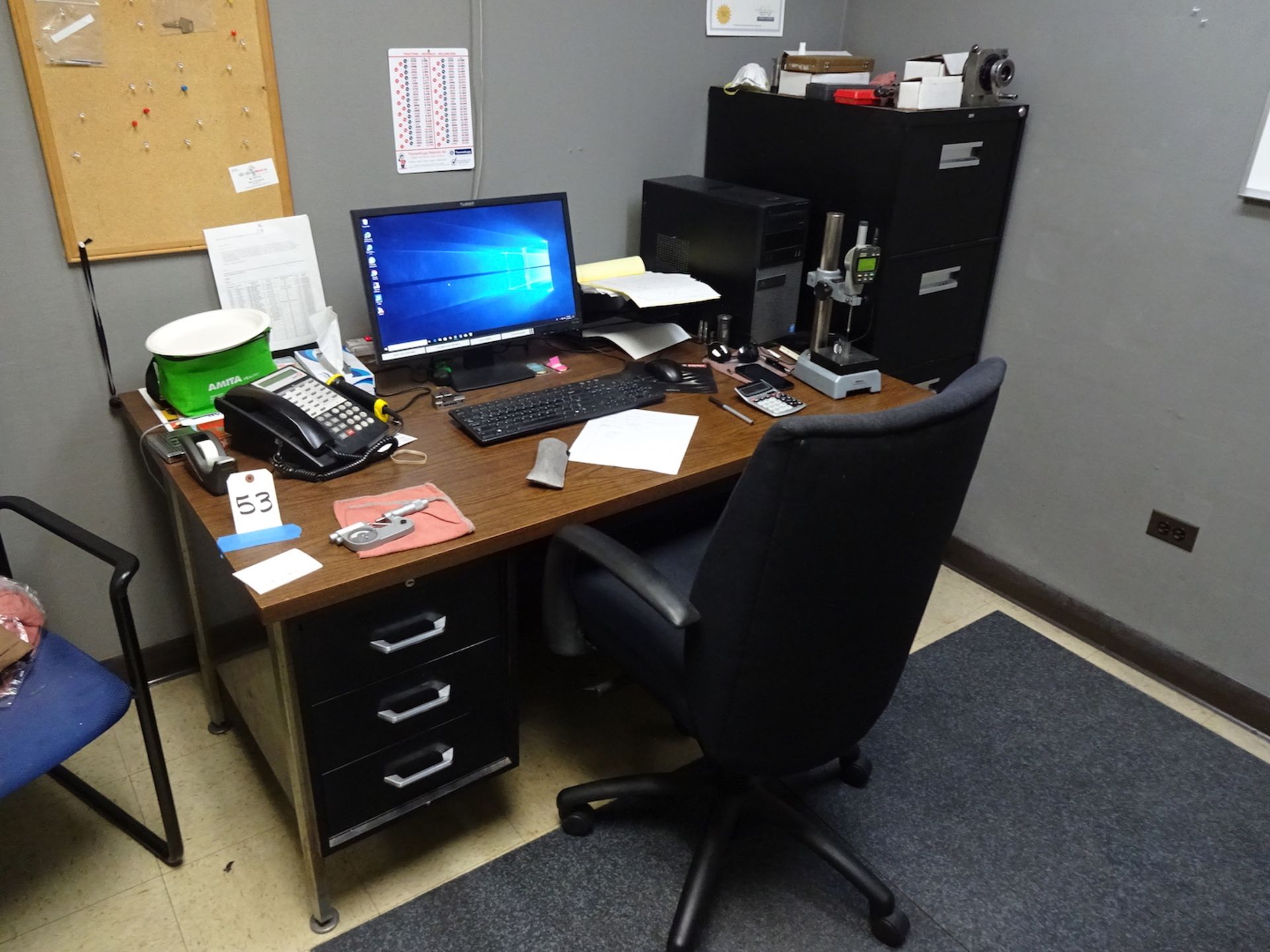 LOT: Desk, 4-Drawer File Cabinet, 2-Drawer Lateral File Cabinet, Table (Elk Grove Village, IL)