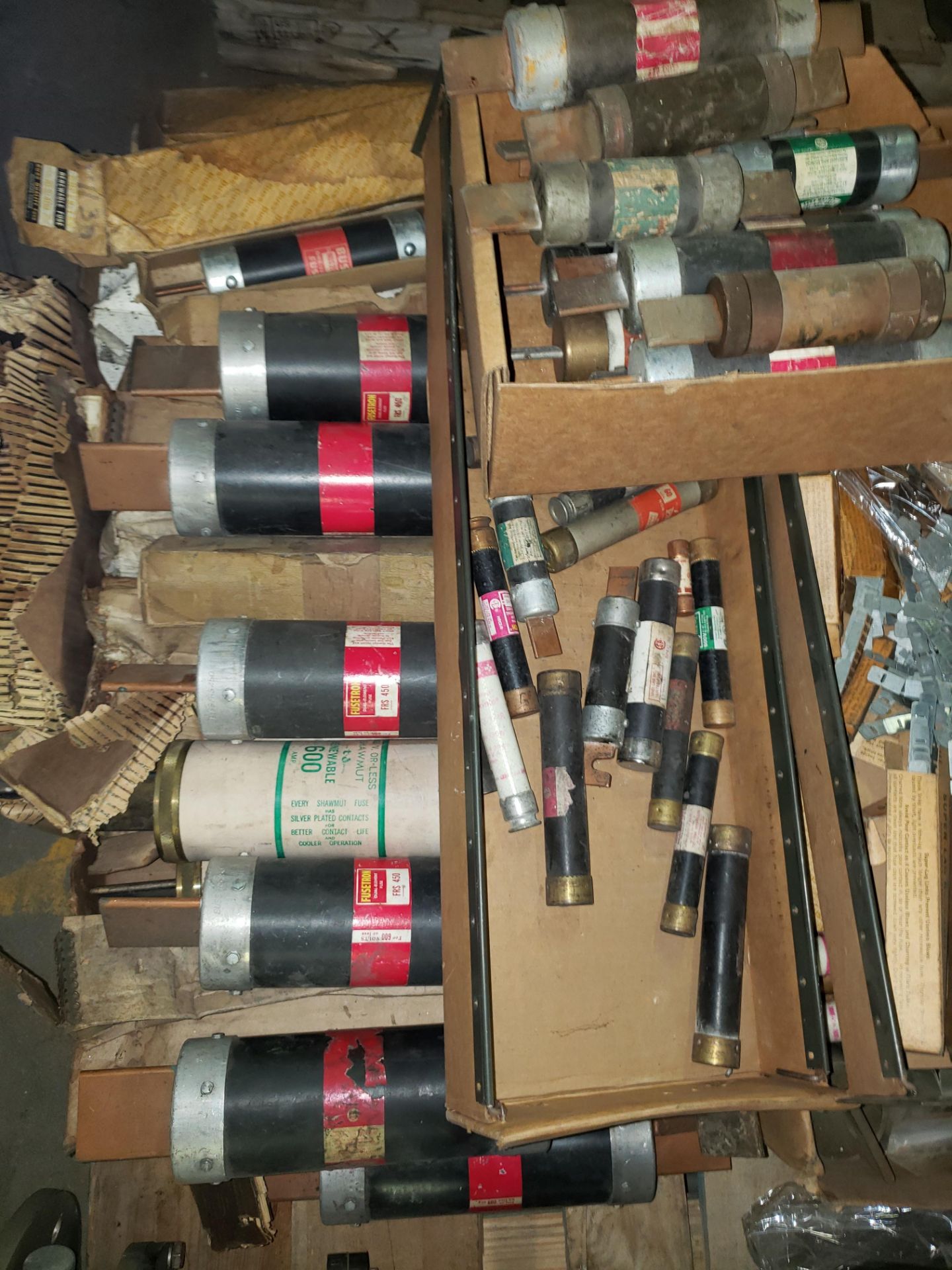Large lot of misc fuses - Image 4 of 5