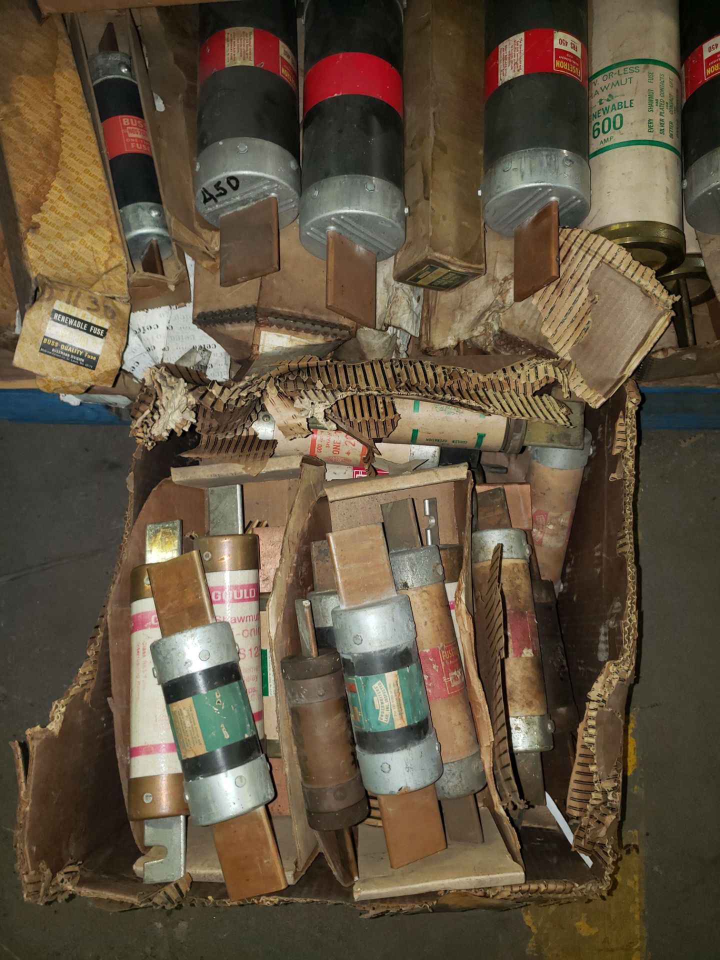 Large lot of misc fuses - Image 5 of 5