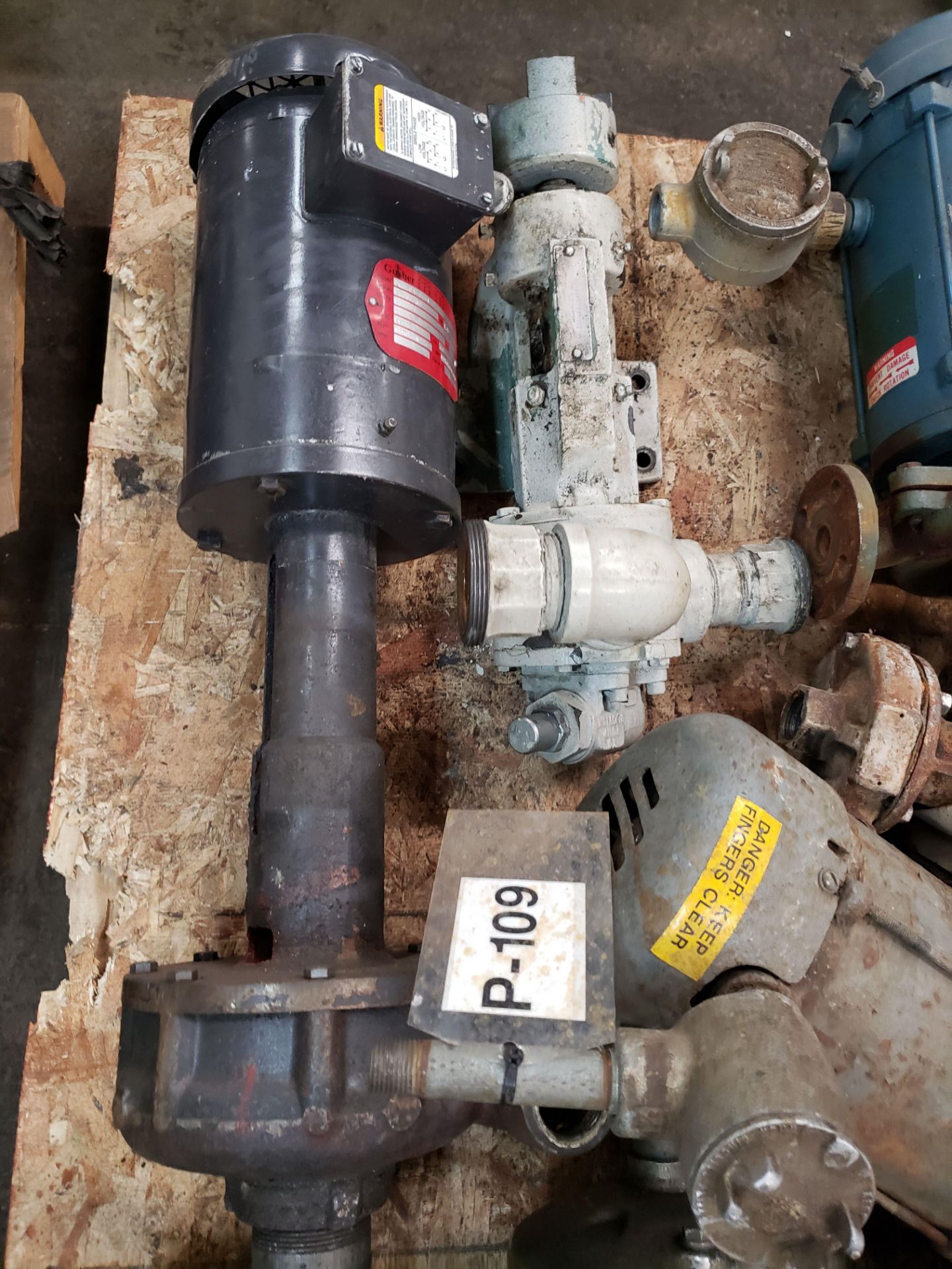 Lot of assorted pumps - Image 3 of 10