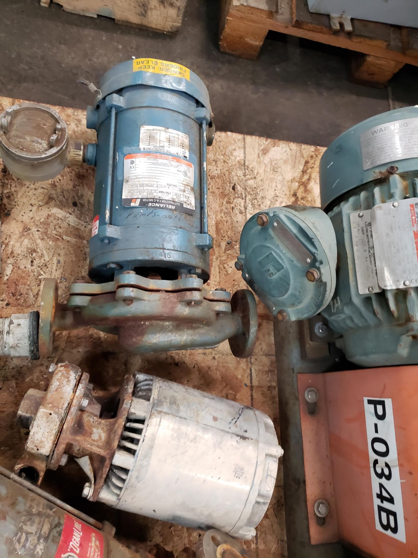 Lot of assorted pumps - Image 4 of 10