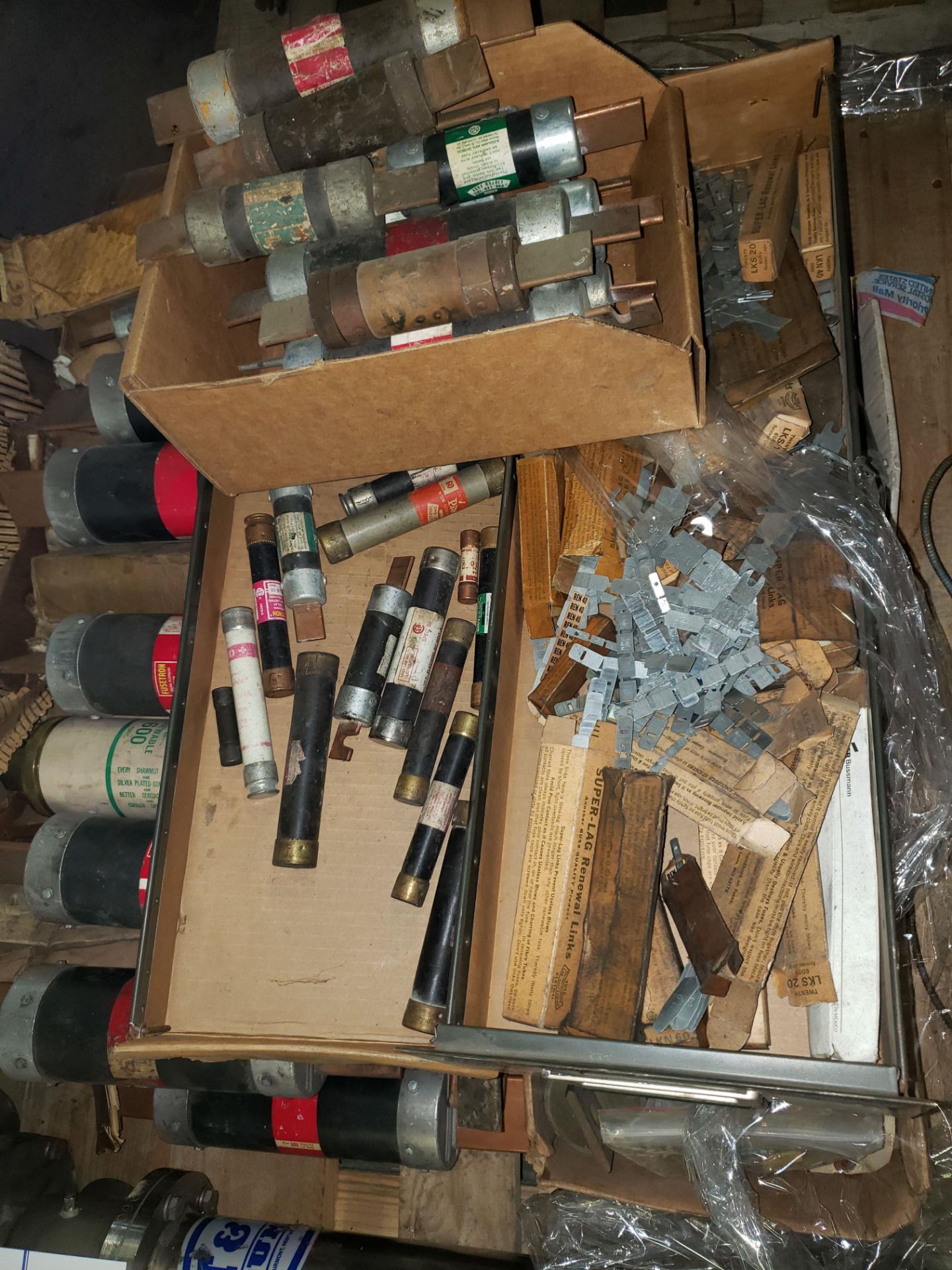 Large lot of misc fuses - Image 3 of 5