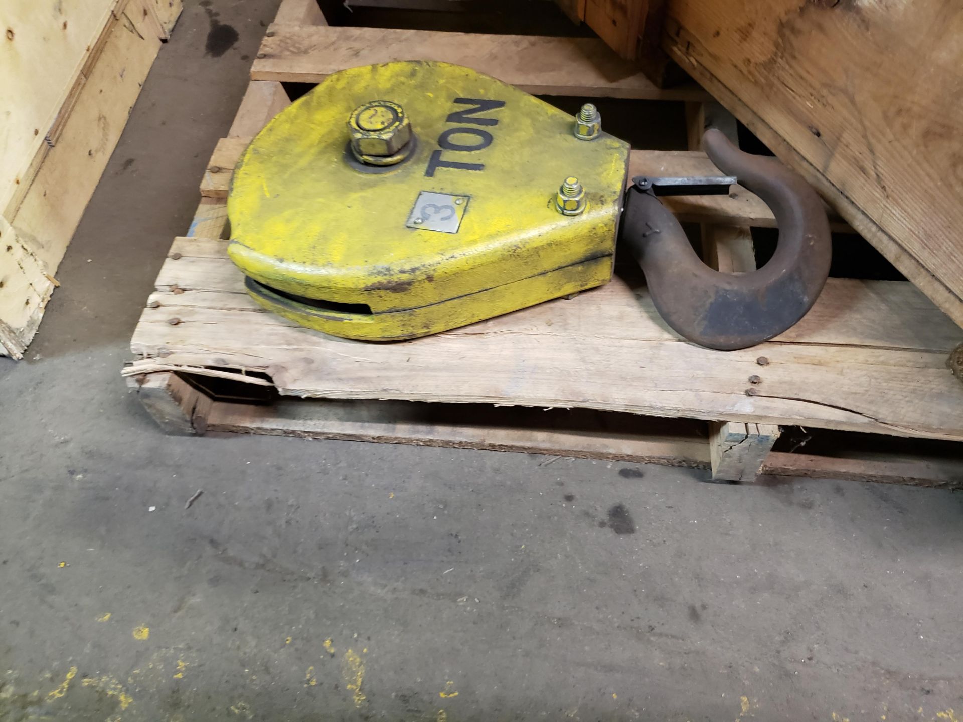 3 ton crane hook - Image 2 of 3