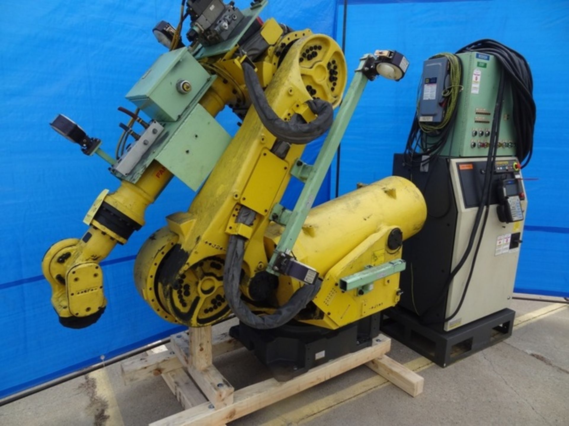 FANUC ROBOT R-2000iA/165R, R-J3iB CONTROLS, CABLES & TEACH PENDANT SN 55648, LOCTION M - Image 2 of 6