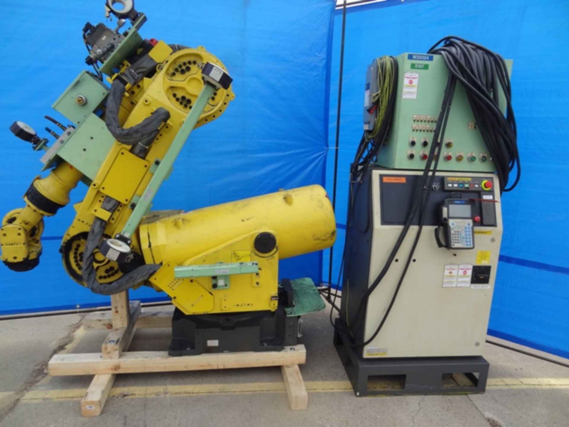 FANUC ROBOT R-2000iA/165R, R-J3iB CONTROLS, CABLES & TEACH PENDANT SN 55648, LOCTION M - Image 3 of 6