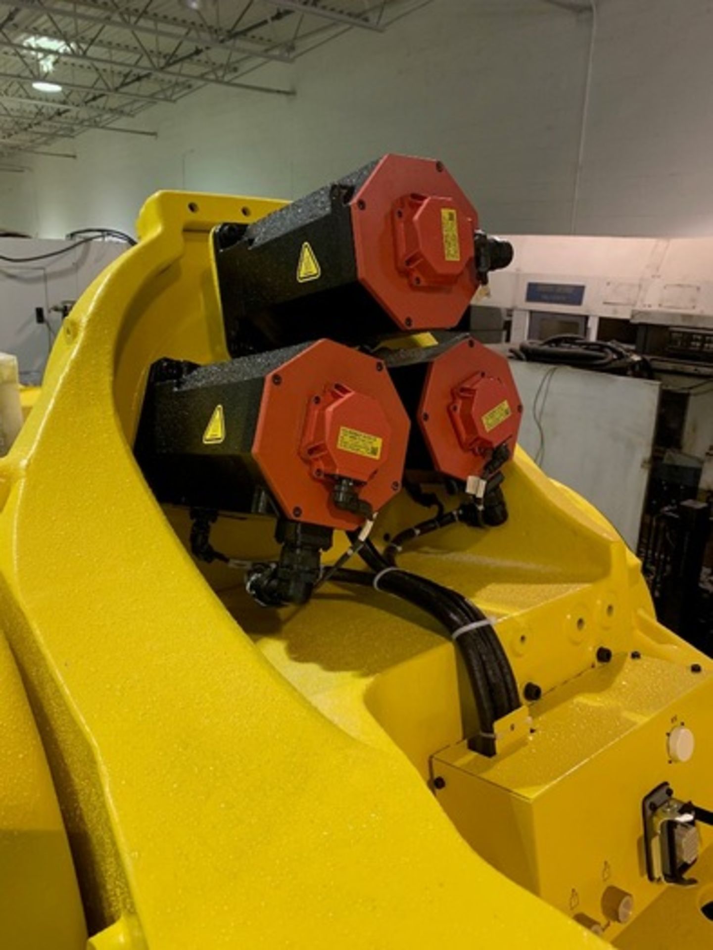 FANUC M2000iA/900L 6 AXIS ROBOT 900kg CAPACITY SN F196725, YEAR 05/2017, LOCATION MI - Image 11 of 30