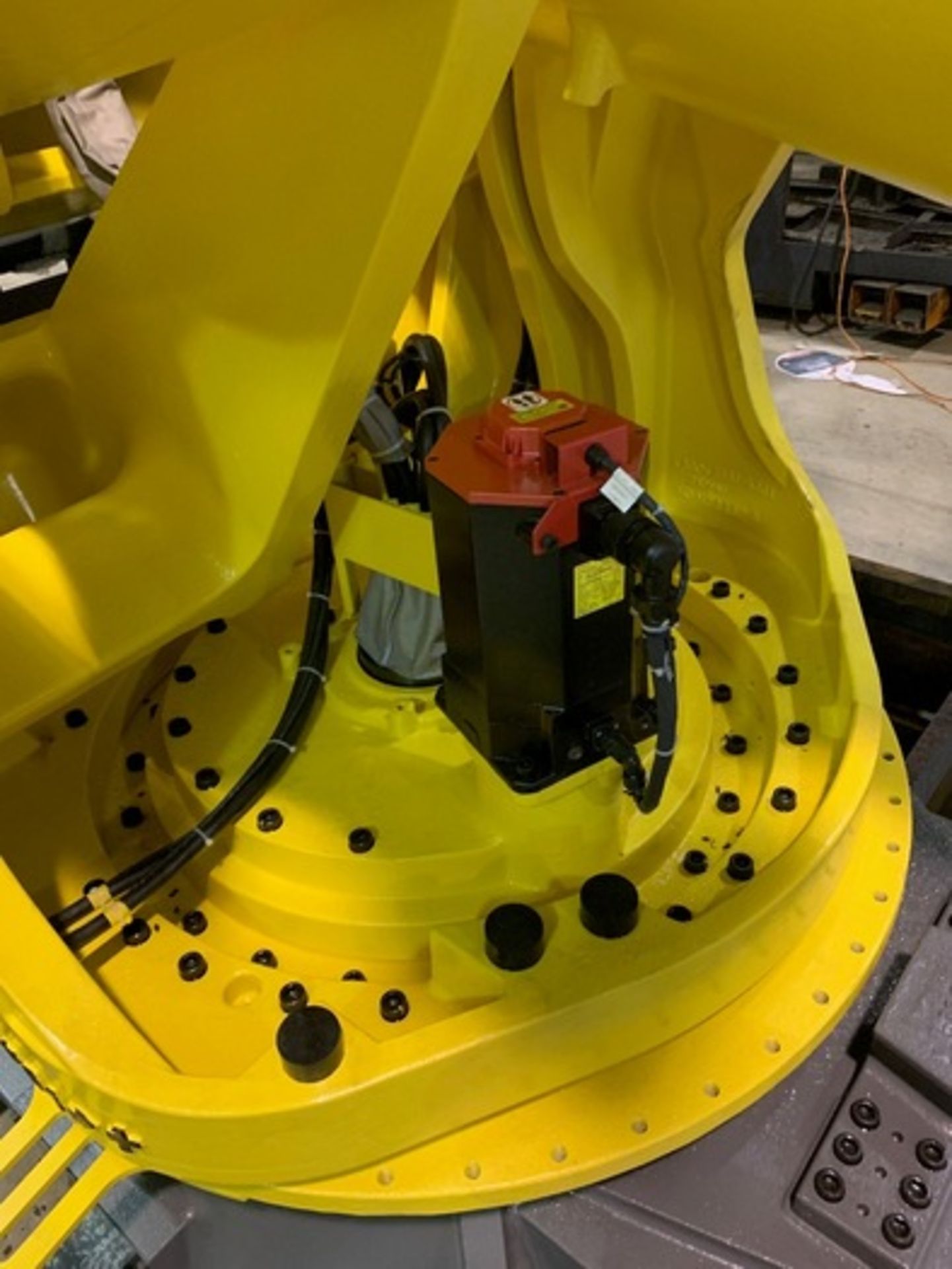 FANUC M2000iA/900L 6 AXIS ROBOT 900kg CAPACITY SN F196725, YEAR 05/2017, LOCATION MI - Image 9 of 30