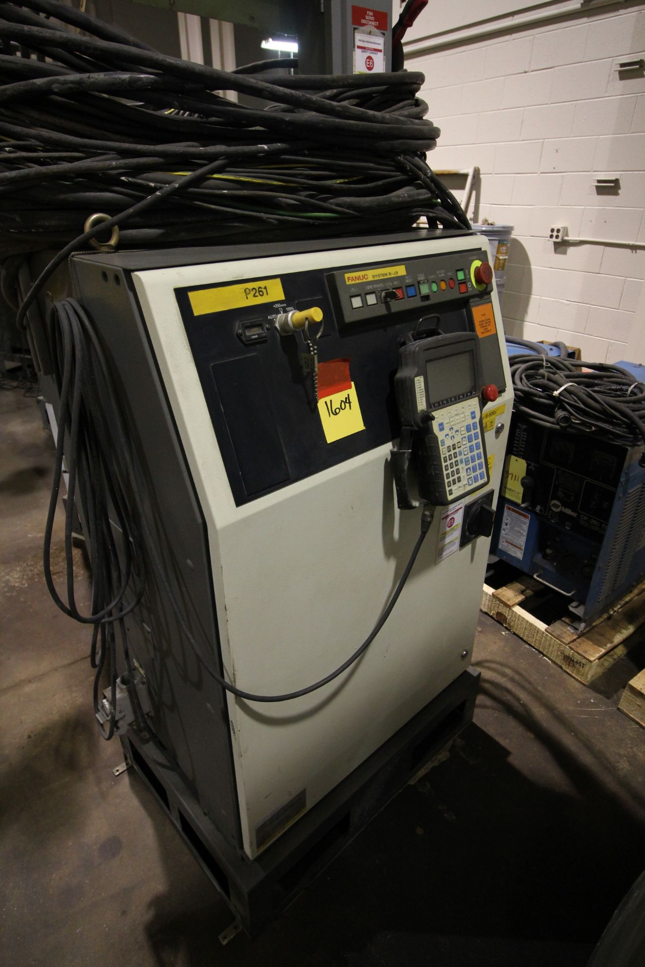 FANUC ROBOT S-500i WITH R-J3 CONTROLS, TEACH PENDANT & CABLES, YEAR 2001, SN 51423 - Image 3 of 7