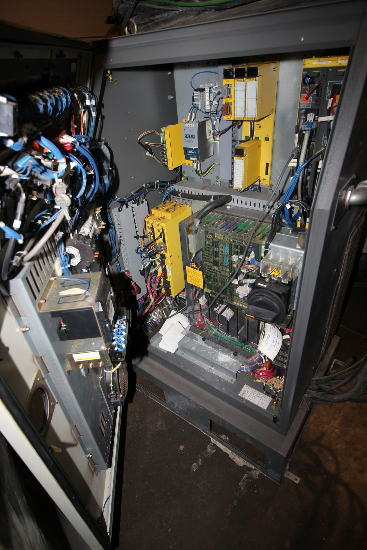 FANUC ROBOT S-500i WITH R-J3 CONTROLS, TEACH PENDANT & CABLES, YEAR 2001, SN 51423 - Image 4 of 7