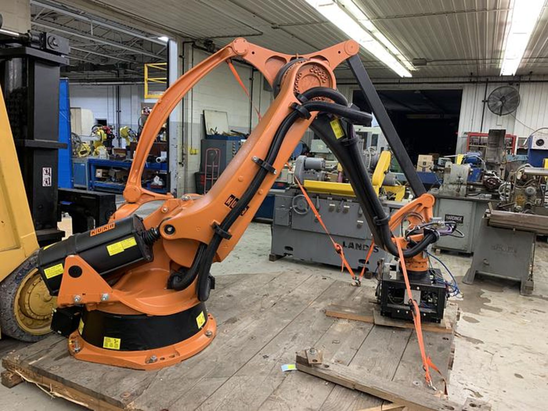 KUKA KR 100-2 PA 4 AXIS CNC PALLETIZING ROBOT WITH KR C2 ed05 CONTROLLER, SN 941858