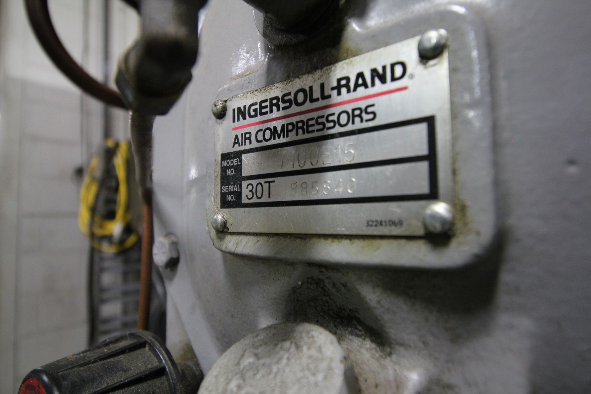 INGERSOLL-RAND AIR COMPRESSOR MODEL T30 7100E15, SN 30T885840 (NEW MOTOR) - Image 3 of 4