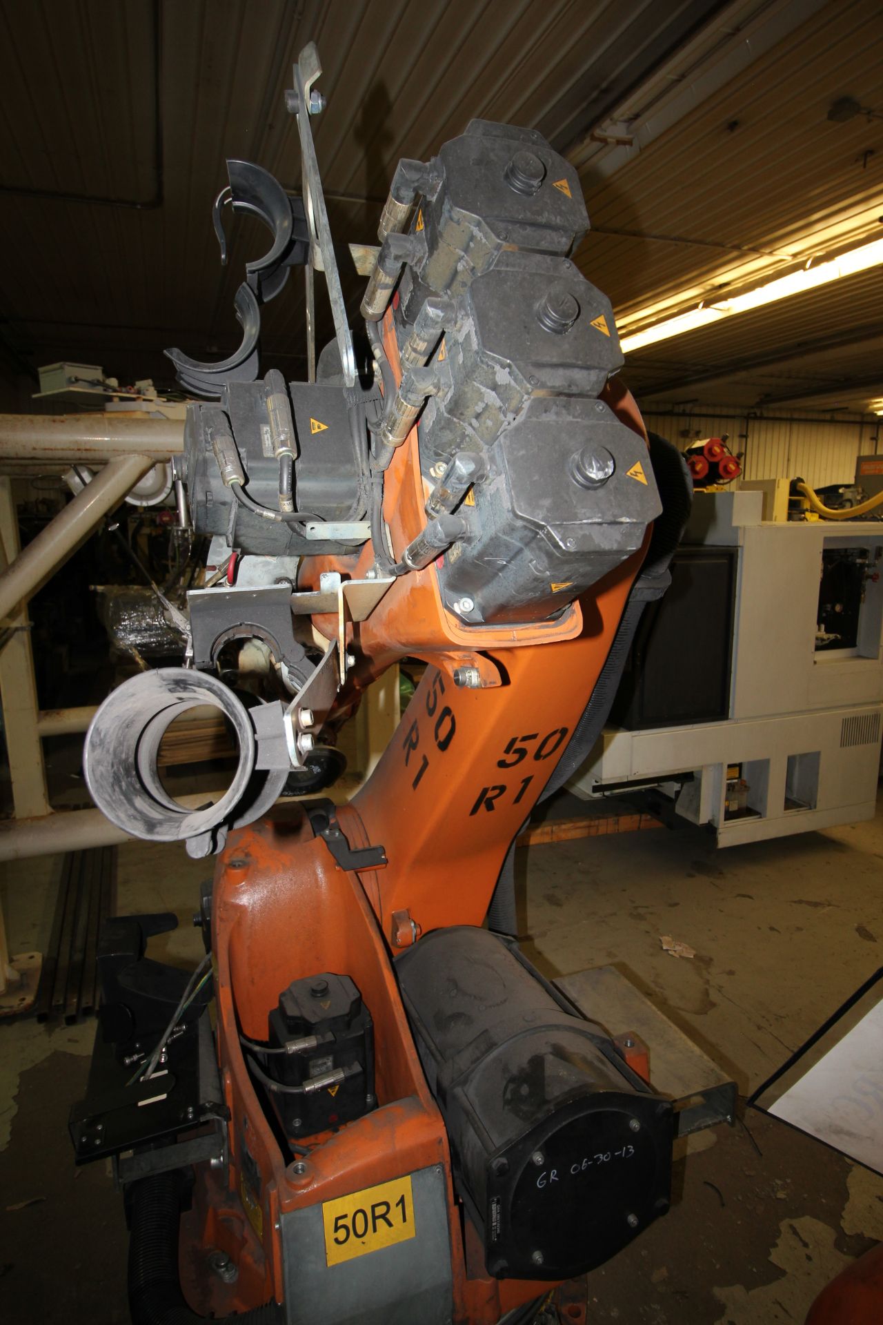 KUKA ROBOT KR 210 L 180-2 2000, ARM ONLY, SN 902104, YEAR 2005 - Image 2 of 3