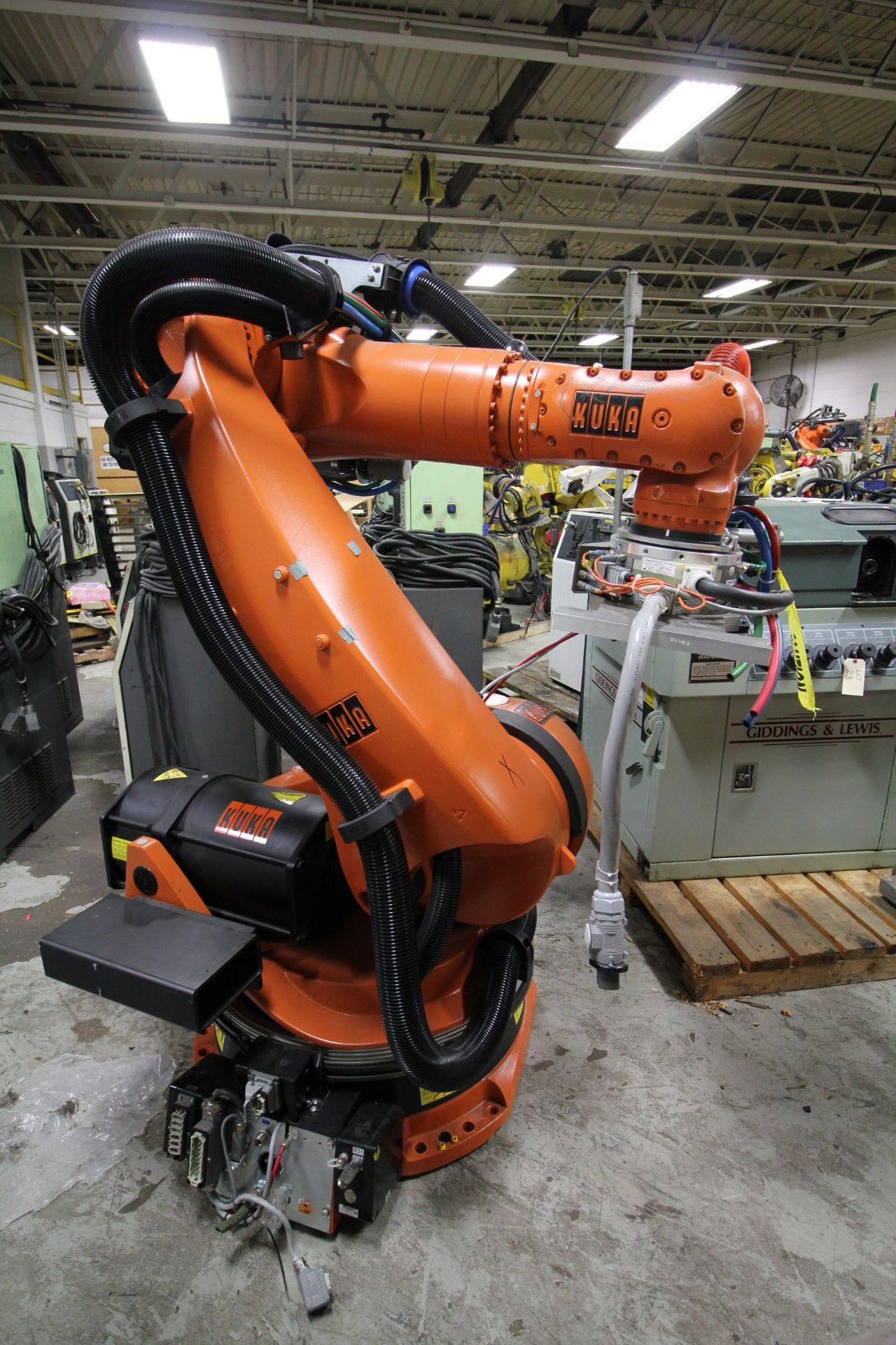 KUKA ROBOT KR 210-2-2000, YEAR 2011, SN 900716 (NEW ARM ONLY) - Image 4 of 5