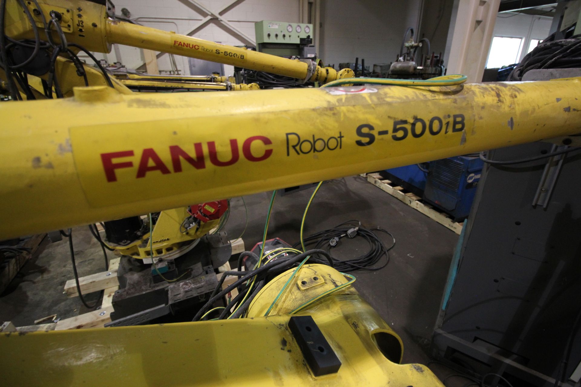 ﻿FANUC ROBOT S-500iB WITH R-J3iB CONTROLS, TEACH PENDANT & CABLES, YEAR 2002, SN 54982 - Image 2 of 7