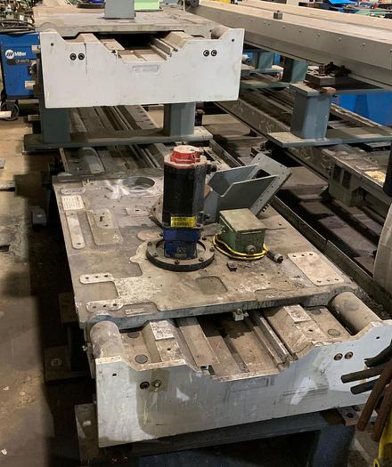 FANUC RTU-1000 7TH AXIS FLOOR MOUNTED TRACK 500KG X 13", 9'9" TRAVEL, LOCATION MI