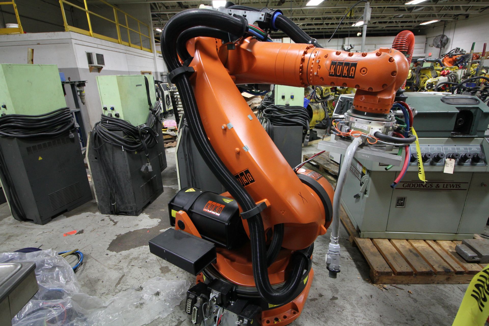 KUKA ROBOT KR 210-2-2000, YEAR 2011, SN 900716 (NEW ARM ONLY)