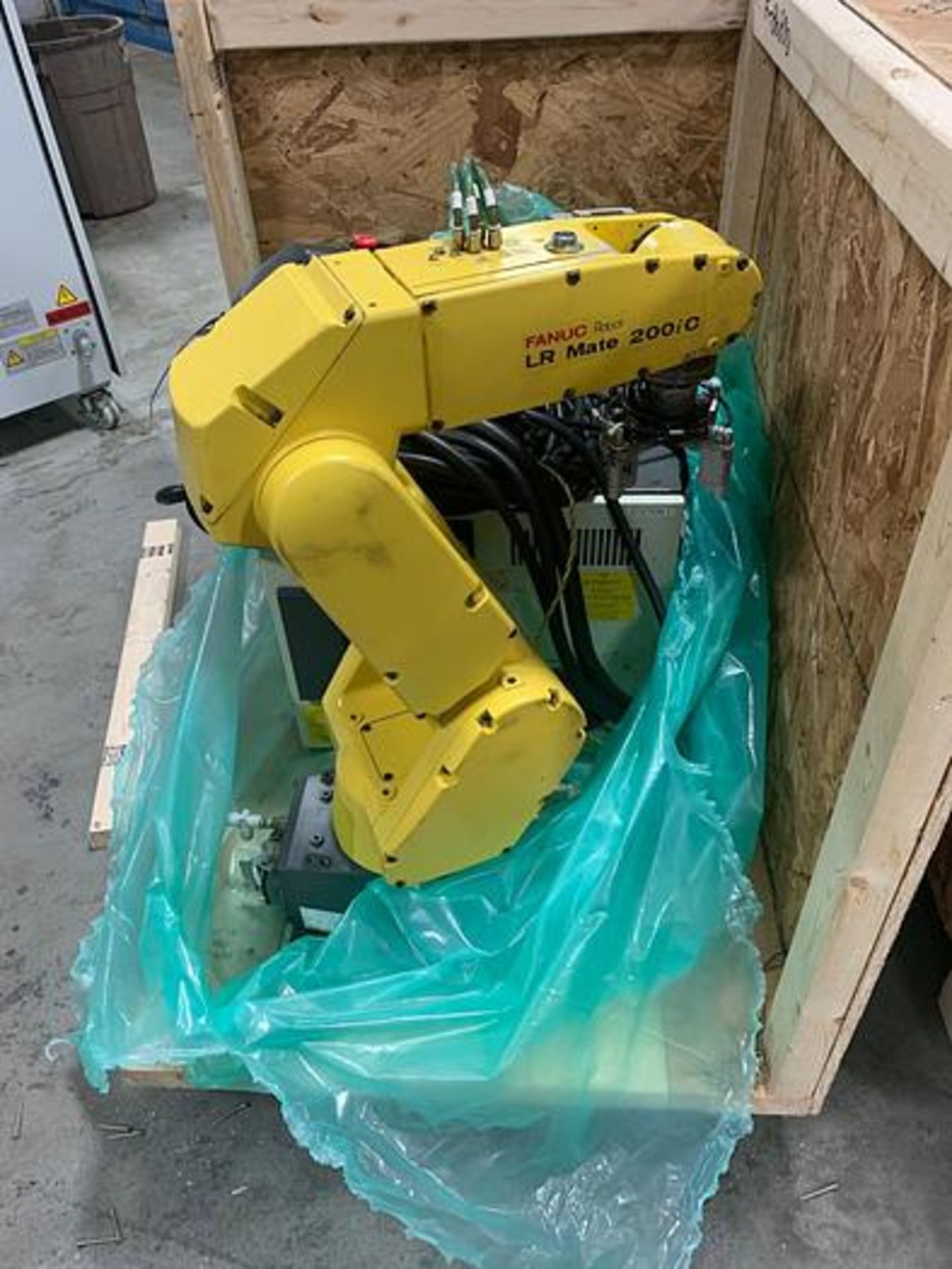 FANUC LR MATE 200iC 6 AXIS CNC ROBOT WITH R30iA MATE CONTROLLER, SN F86890, YEAR 2007 LOCATION MI,