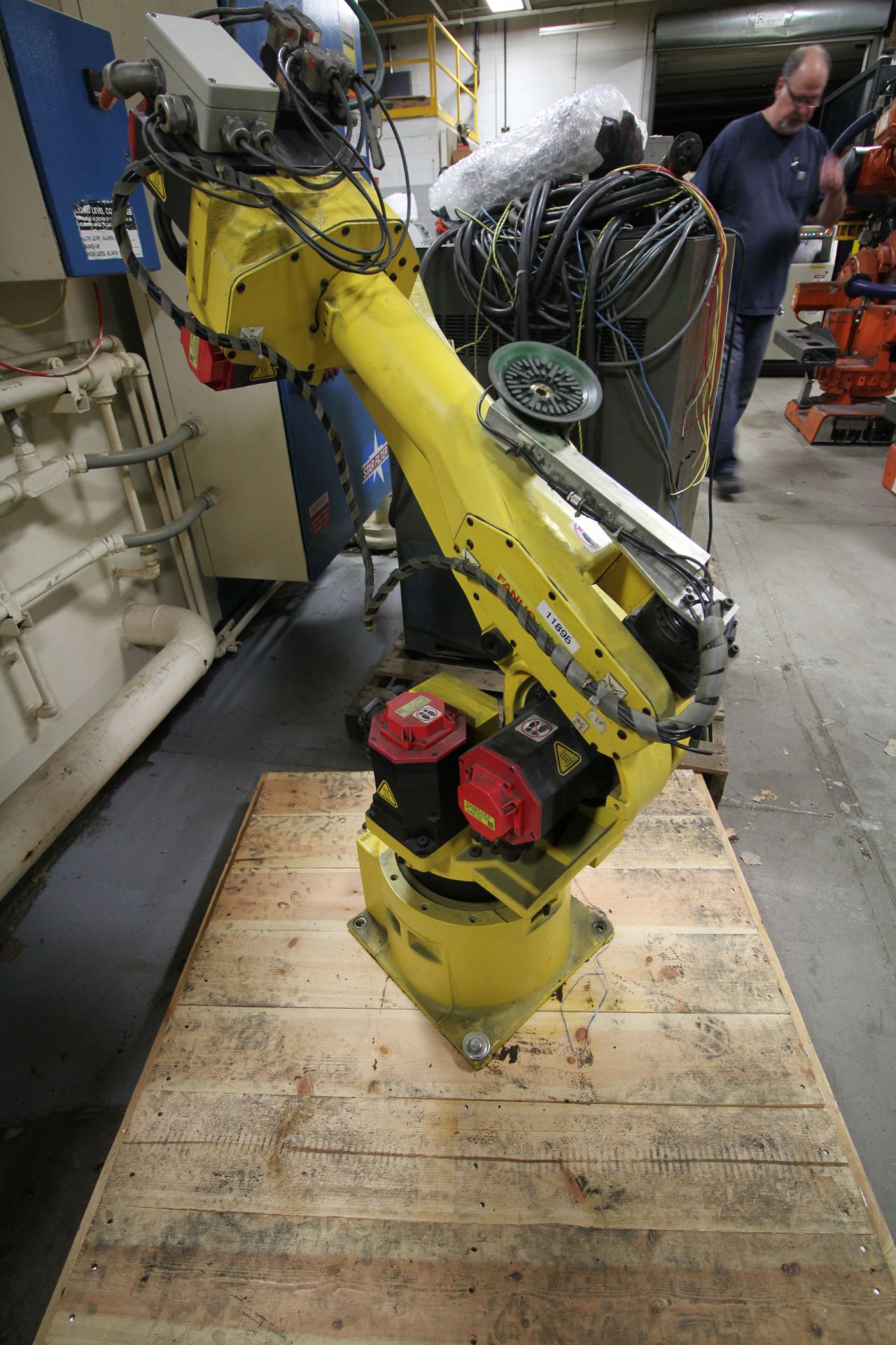 FANUC ROBOT M-16iB/20 WITH R-J3iB CONTROLS, TEACH PENDANT & CABLES, SN 73717, YEAR 2005