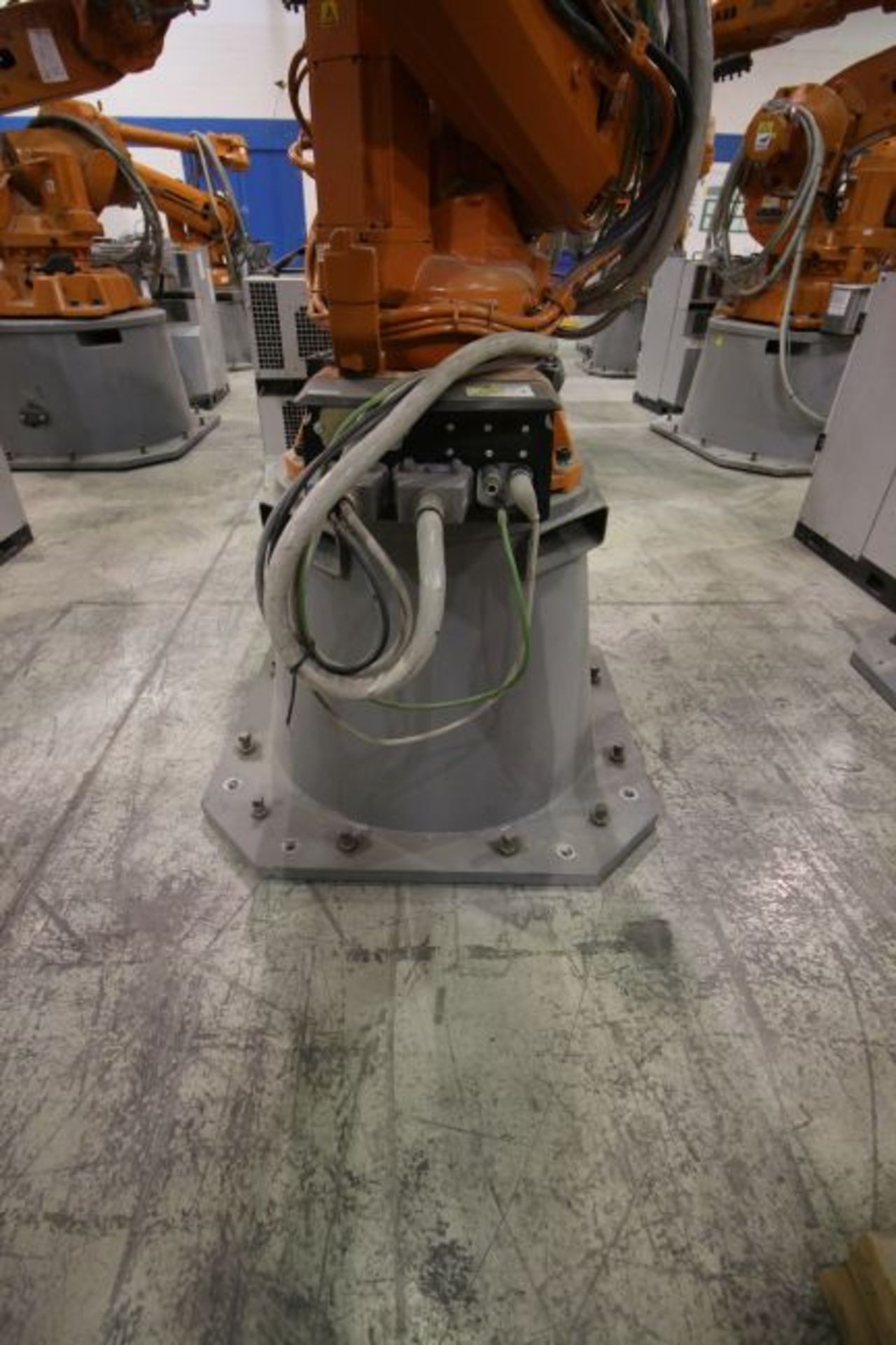 ABB ROBOT IRB 4600 2.55/40KG WITH IRC5 CONTROLS, YEAR 2014, SN 500870 TEACH PENDANT& CABLES - Image 4 of 10