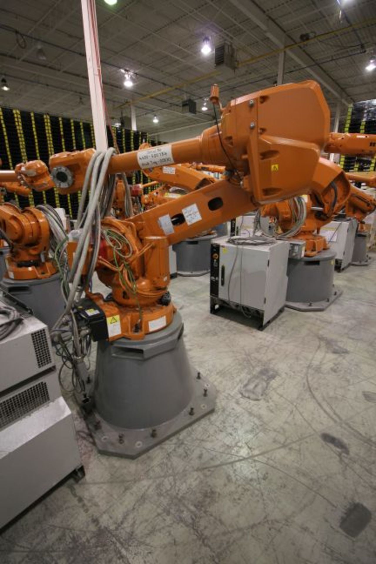 ABB ROBOT IRB 4600 2.55/40KG WITH IRC5 CONTROLS, YEAR 2014, SN 500784 TEACH PENDANT& CABLES