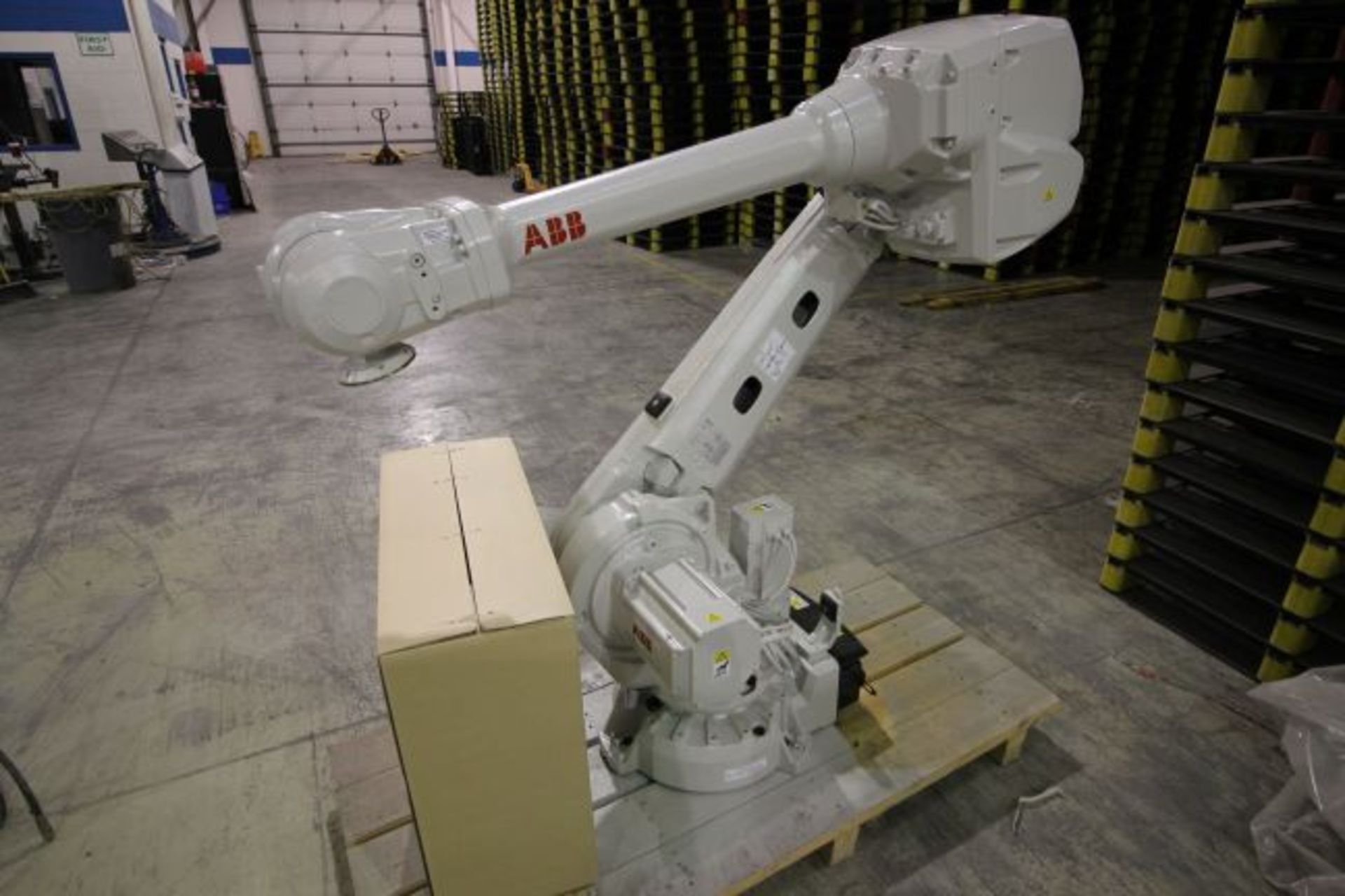 (NEW) ABB ROBOT IRB 4600 2.55/40KG WITH IRC5 CONTROLS, YEAR 2014, SN 101898 TEACH PENDANT& CABLES