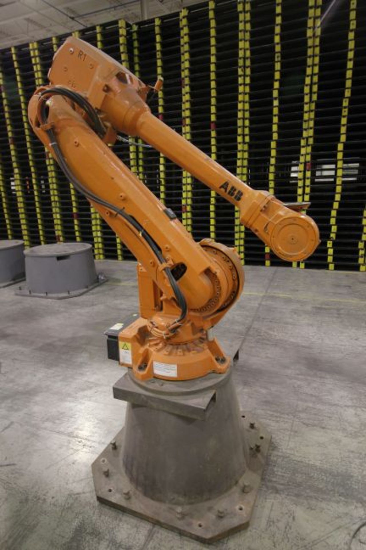 ABB ROBOT IRB 4600 2.55/40KG WITH IRC5 CONTROLS, YEAR 201, SN 46-66332 ARM ONLY - Image 2 of 4