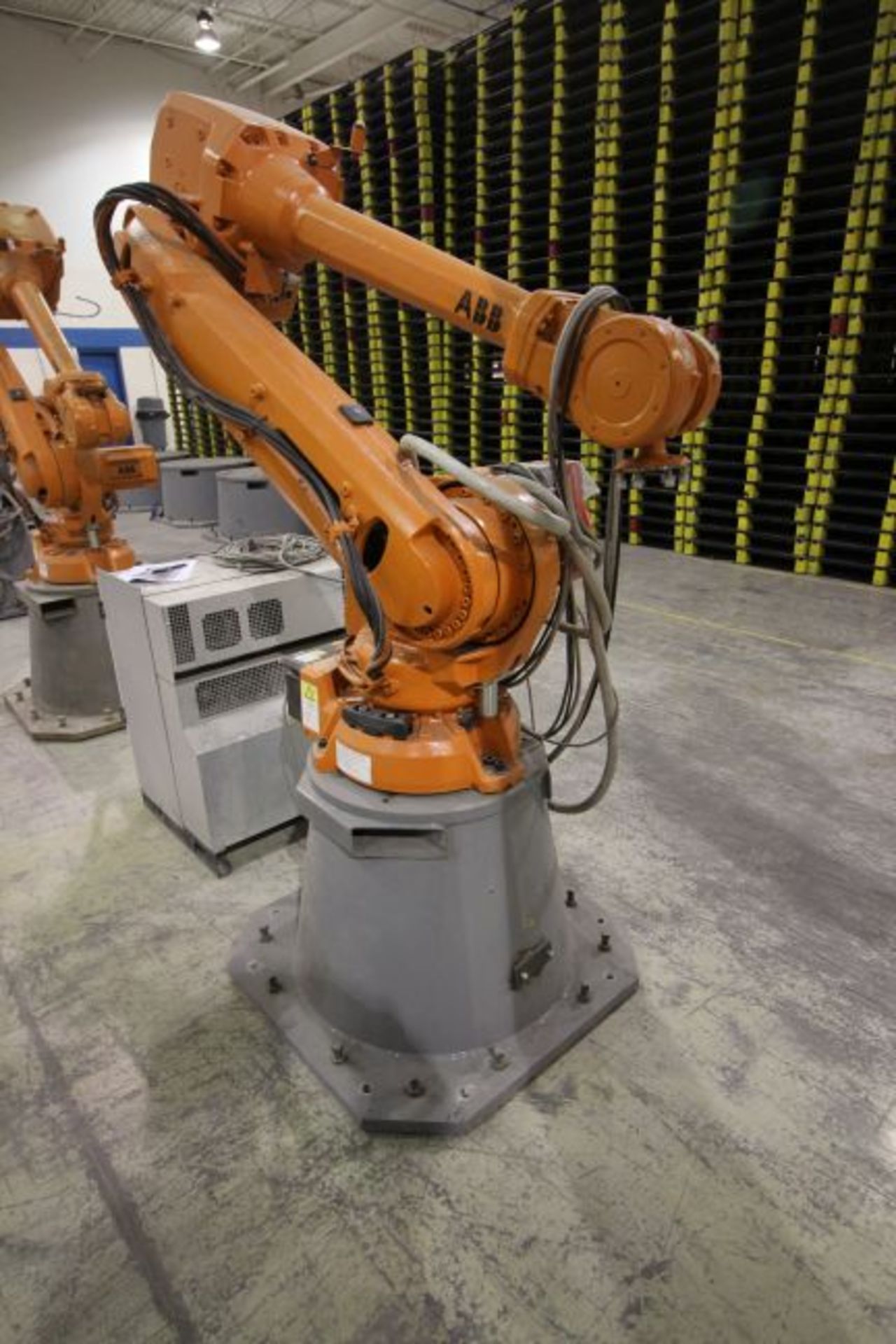 ABB ROBOT IRB 4600 2.55/40KG WITH IRC5 CONTROLS, YEAR 2014, SN 500868 TEACH PENDANT& CABLES