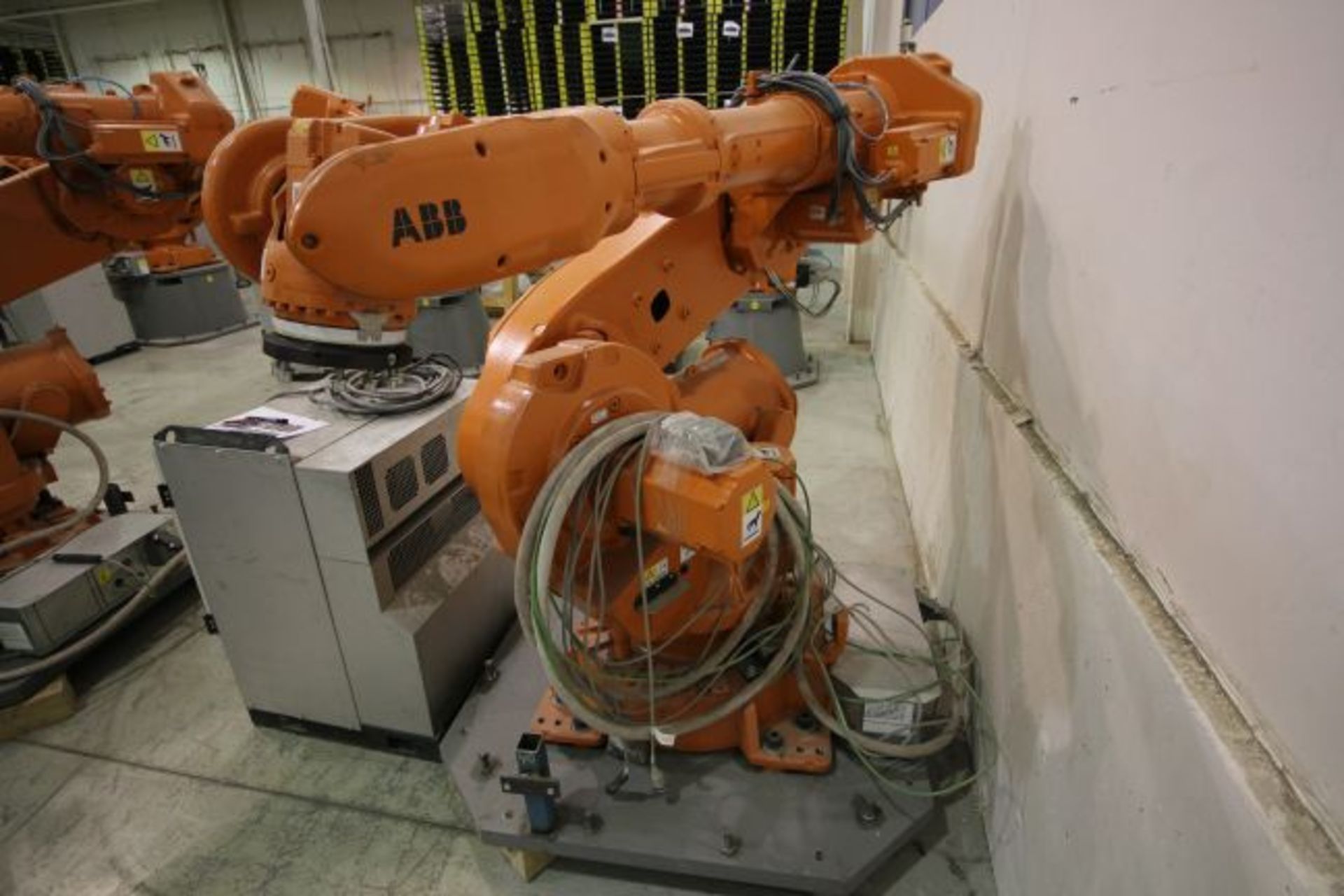 ABB ROBOT IRB 6640 2.8/185 WITH IRC5 CONTROLS, YEAR 2014, SN 106843, TEACH PENDANT & CABLES - Image 2 of 11