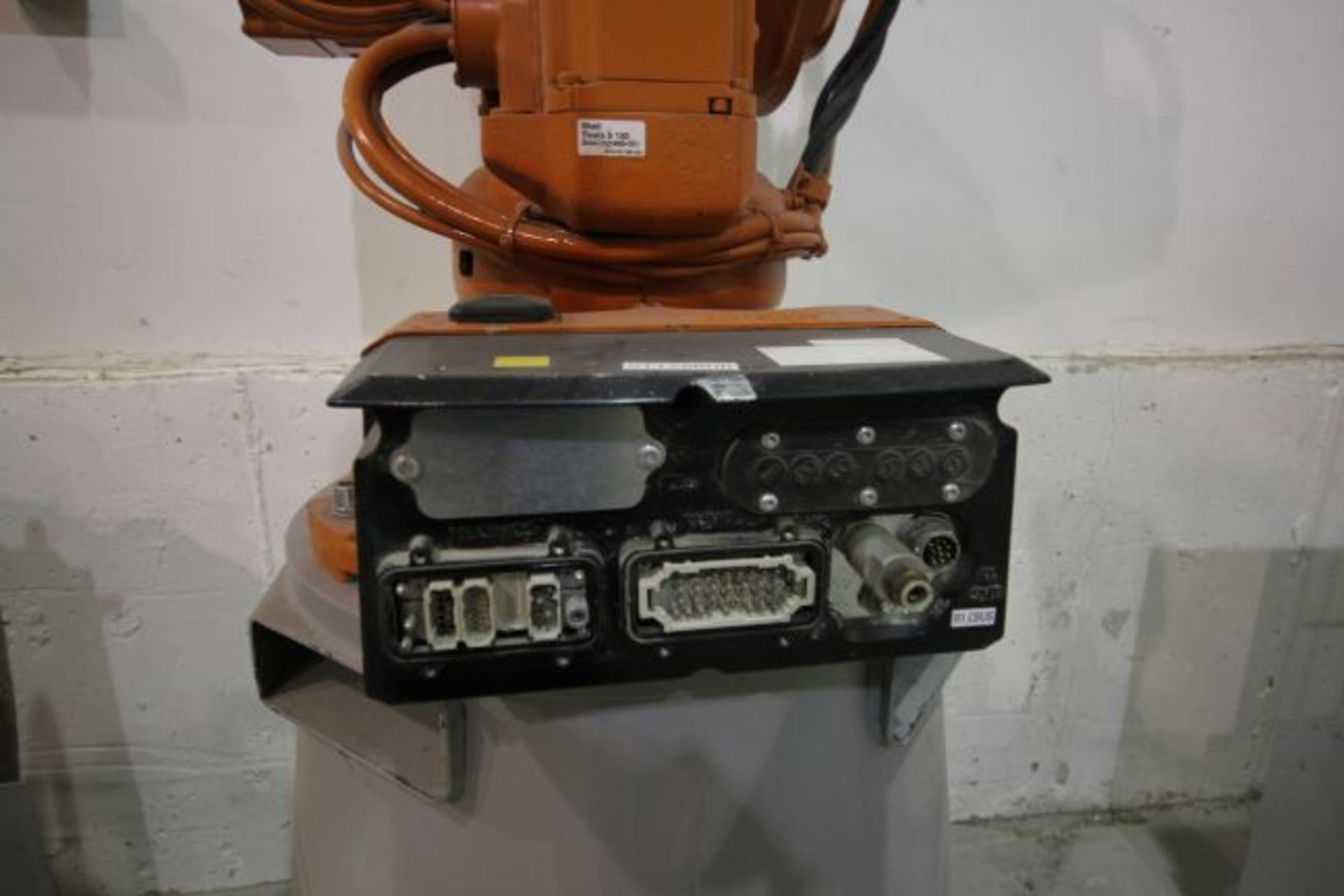 ABB ROBOT IRB 4600 2.05/45KG WITH IRC5 CONTROLS, YEAR 2011, SN 46-65751CABLES, NO PENDANT - Image 4 of 8