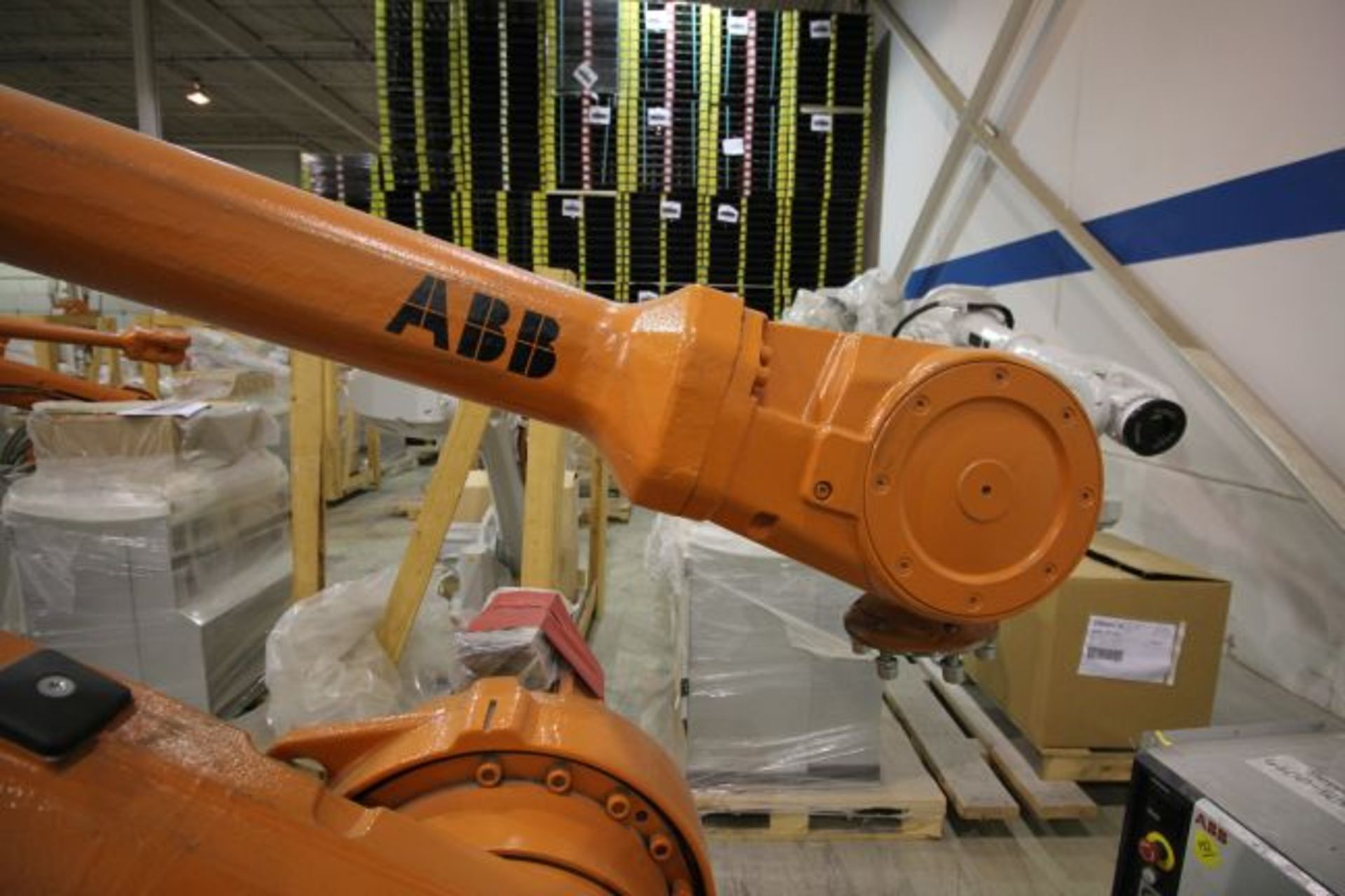 ABB ROBOT IRB 4600 2.55/40KG WITH IRC5 CONTROLS, YEAR 2014, SN 500871 TEACH PENDANT& CABLES - Image 4 of 9